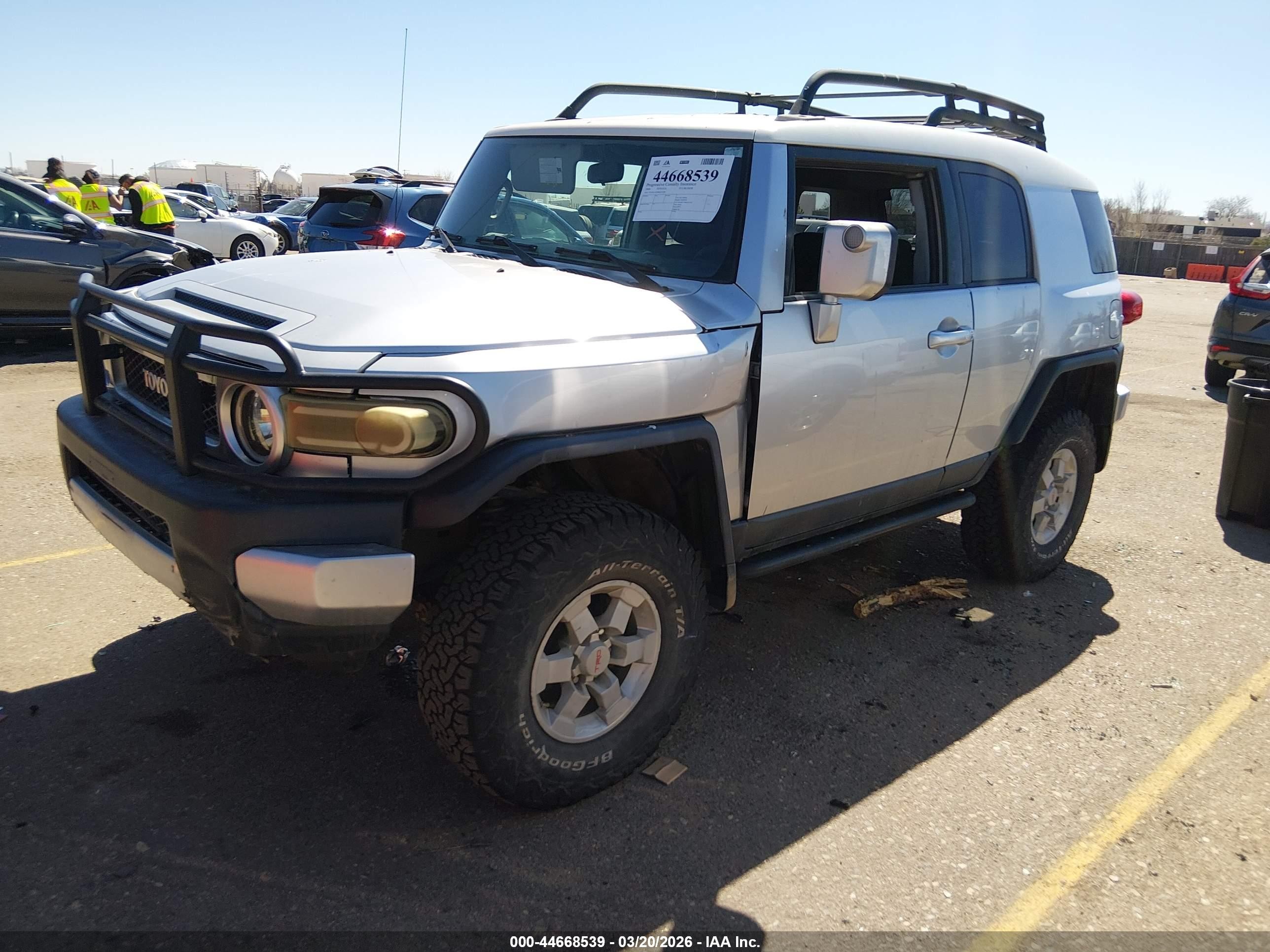 2008 Toyota Fj Cruiser   Серебряный vin: JTEBU11F28K033728