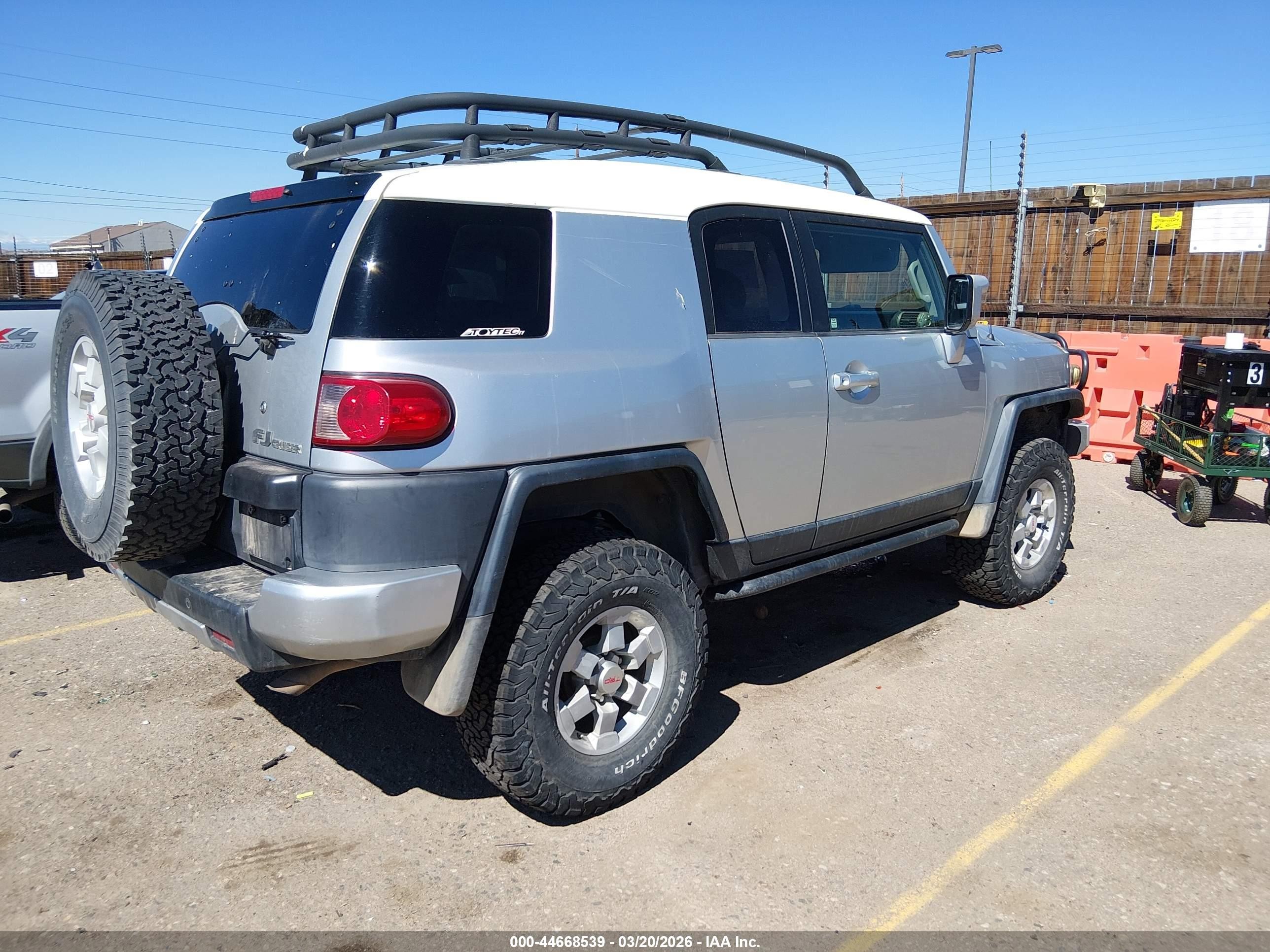 2008 Toyota Fj Cruiser   Серебряный vin: JTEBU11F28K033728