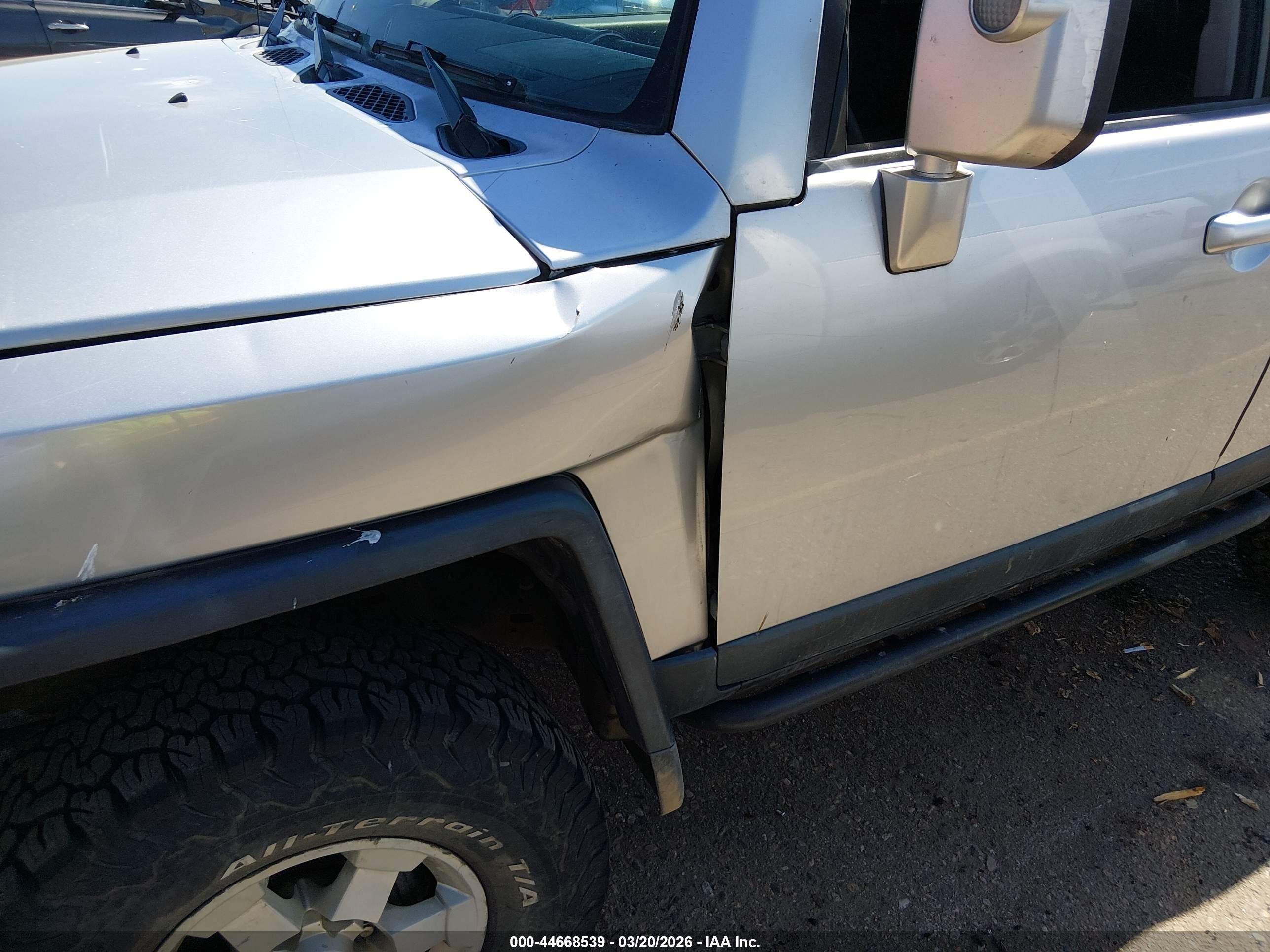 2008 Toyota Fj Cruiser   Серебряный vin: JTEBU11F28K033728