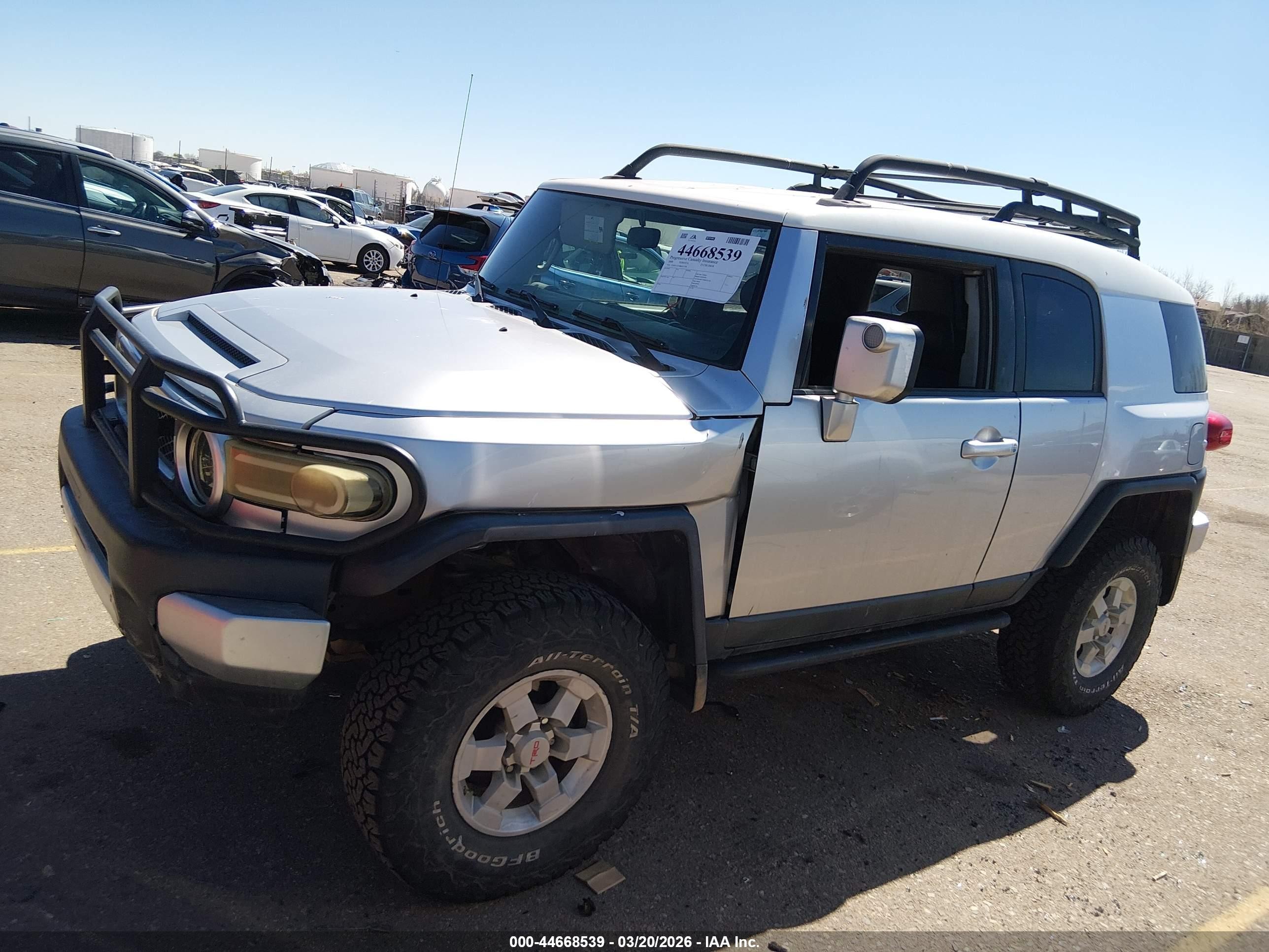 2008 Toyota Fj Cruiser   Серебряный vin: JTEBU11F28K033728