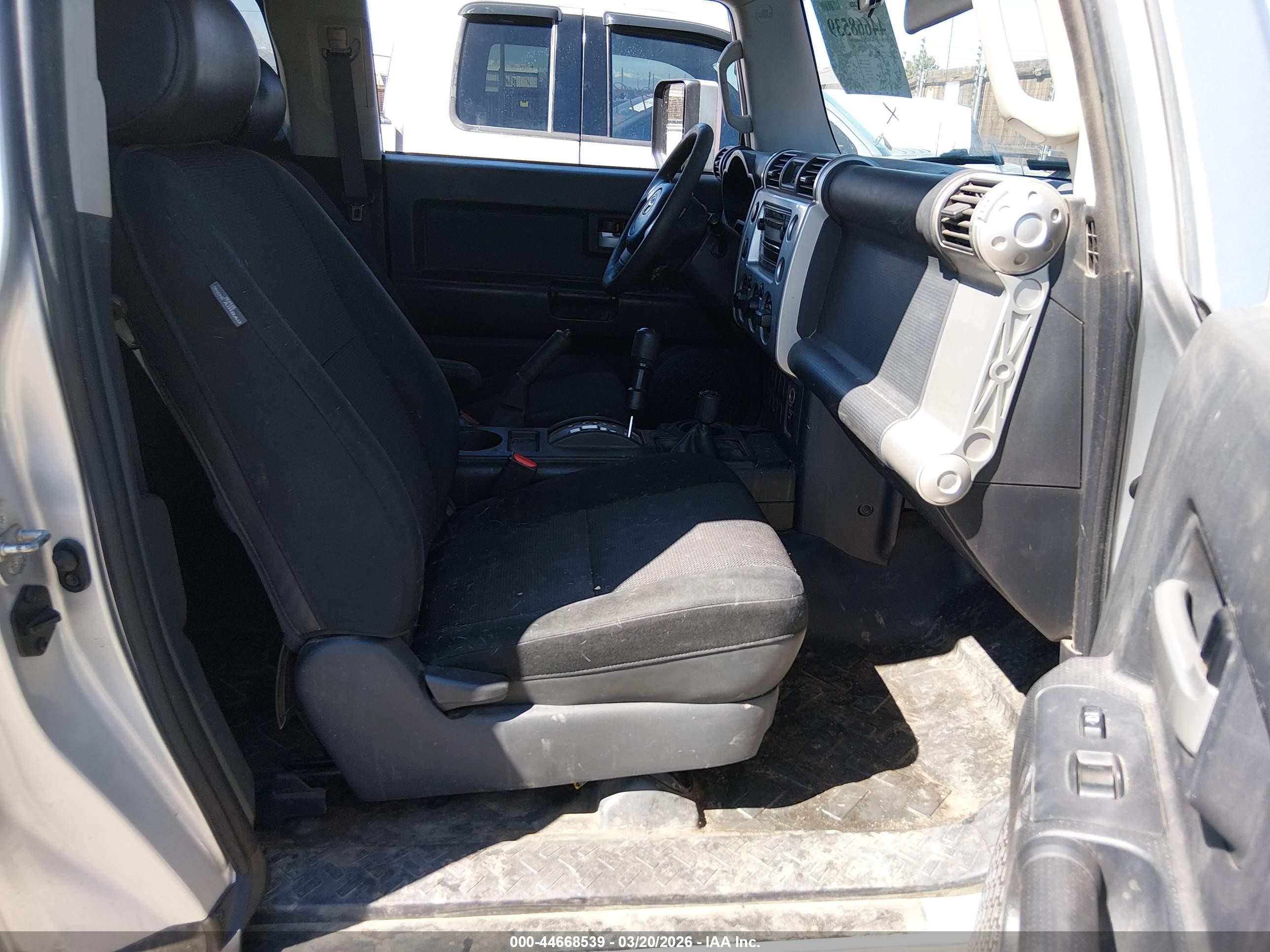 2008 Toyota Fj Cruiser   Серебряный vin: JTEBU11F28K033728