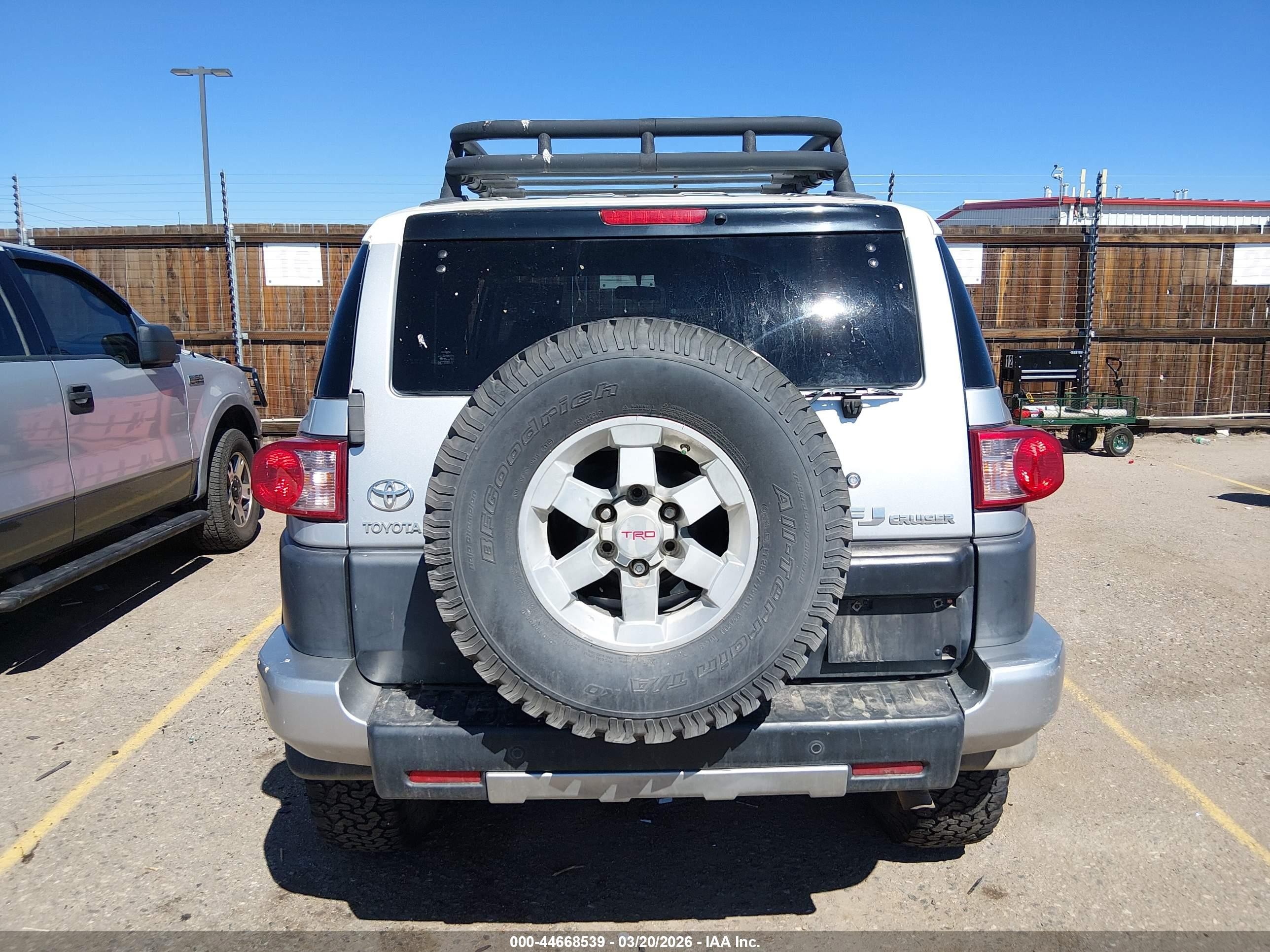 2008 Toyota Fj Cruiser   Серебряный vin: JTEBU11F28K033728