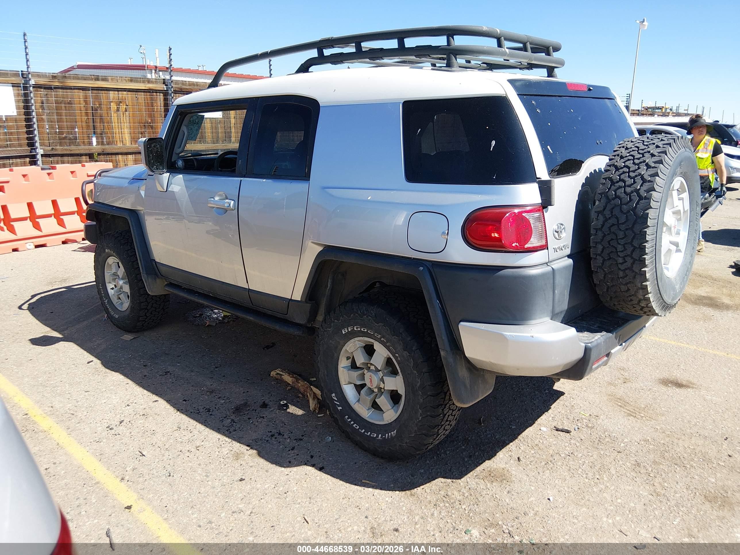 2008 Toyota Fj Cruiser   Серебряный vin: JTEBU11F28K033728