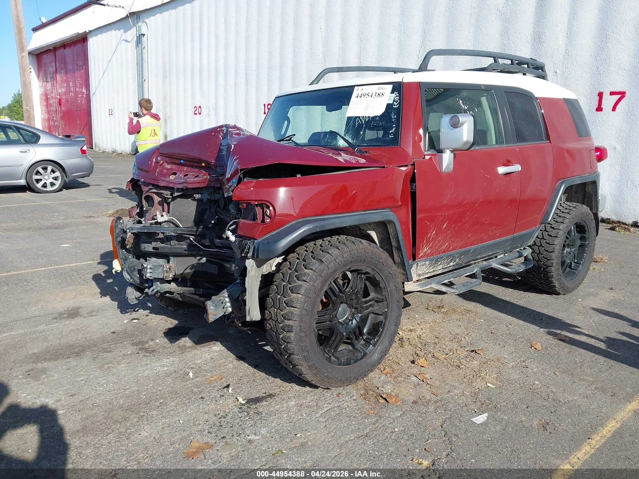 2008 Toyota Fj Cruiser   Maroon vin: JTEBU11F28K055034