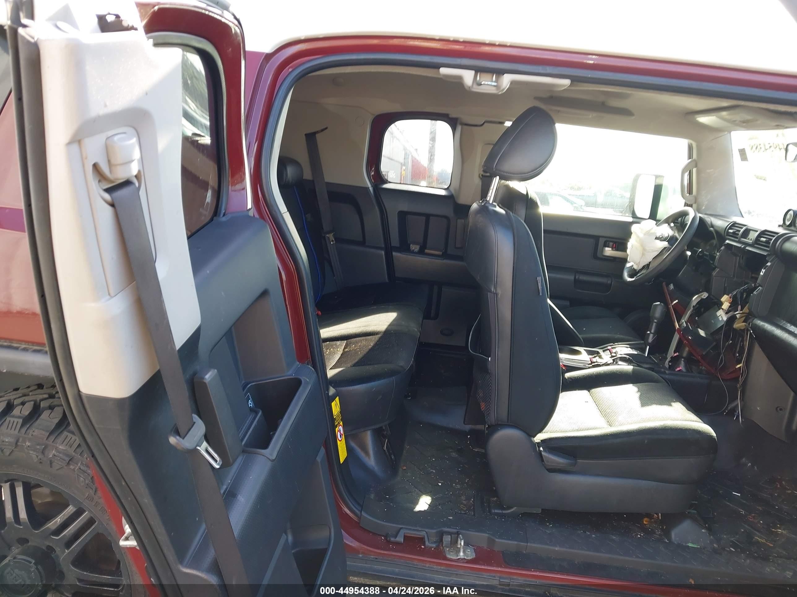 2008 Toyota Fj Cruiser   Maroon vin: JTEBU11F28K055034
