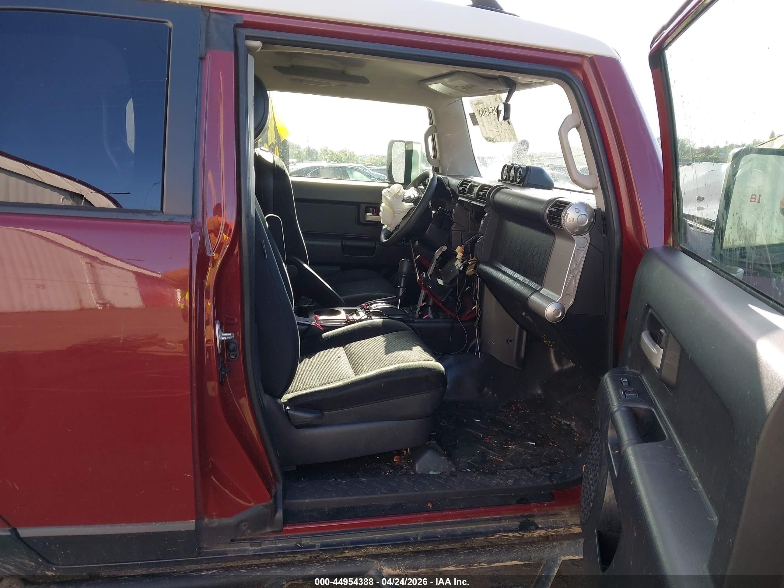 2008 Toyota Fj Cruiser   Maroon vin: JTEBU11F28K055034