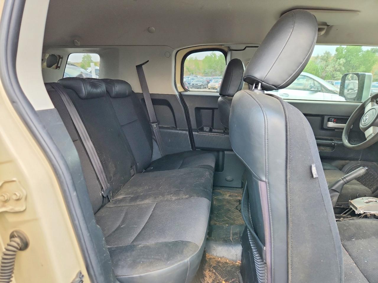 2009 Toyota Fj Cruiser Base Tan vin: JTEBU11F29K058887
