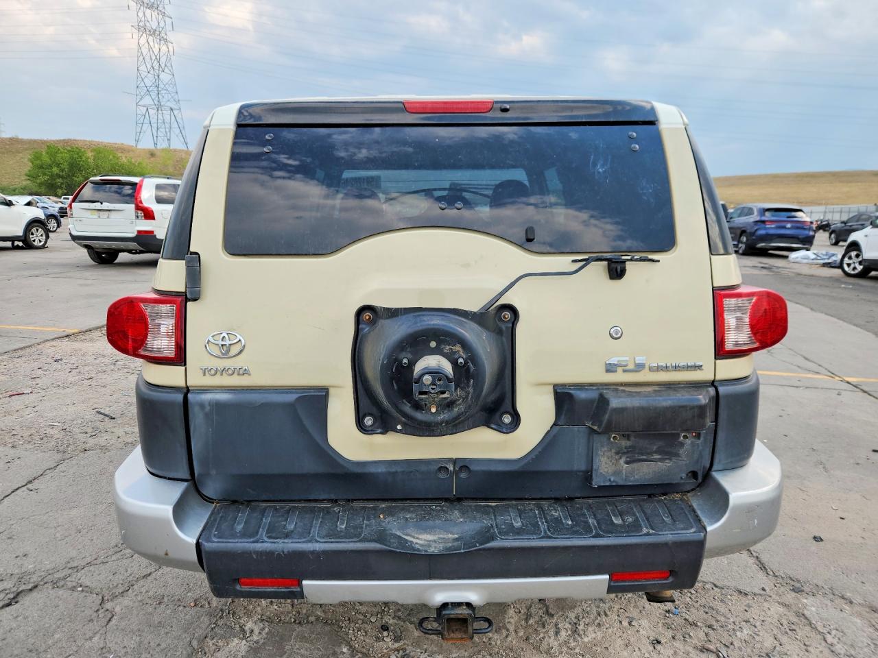 2009 Toyota Fj Cruiser Base Tan vin: JTEBU11F29K058887