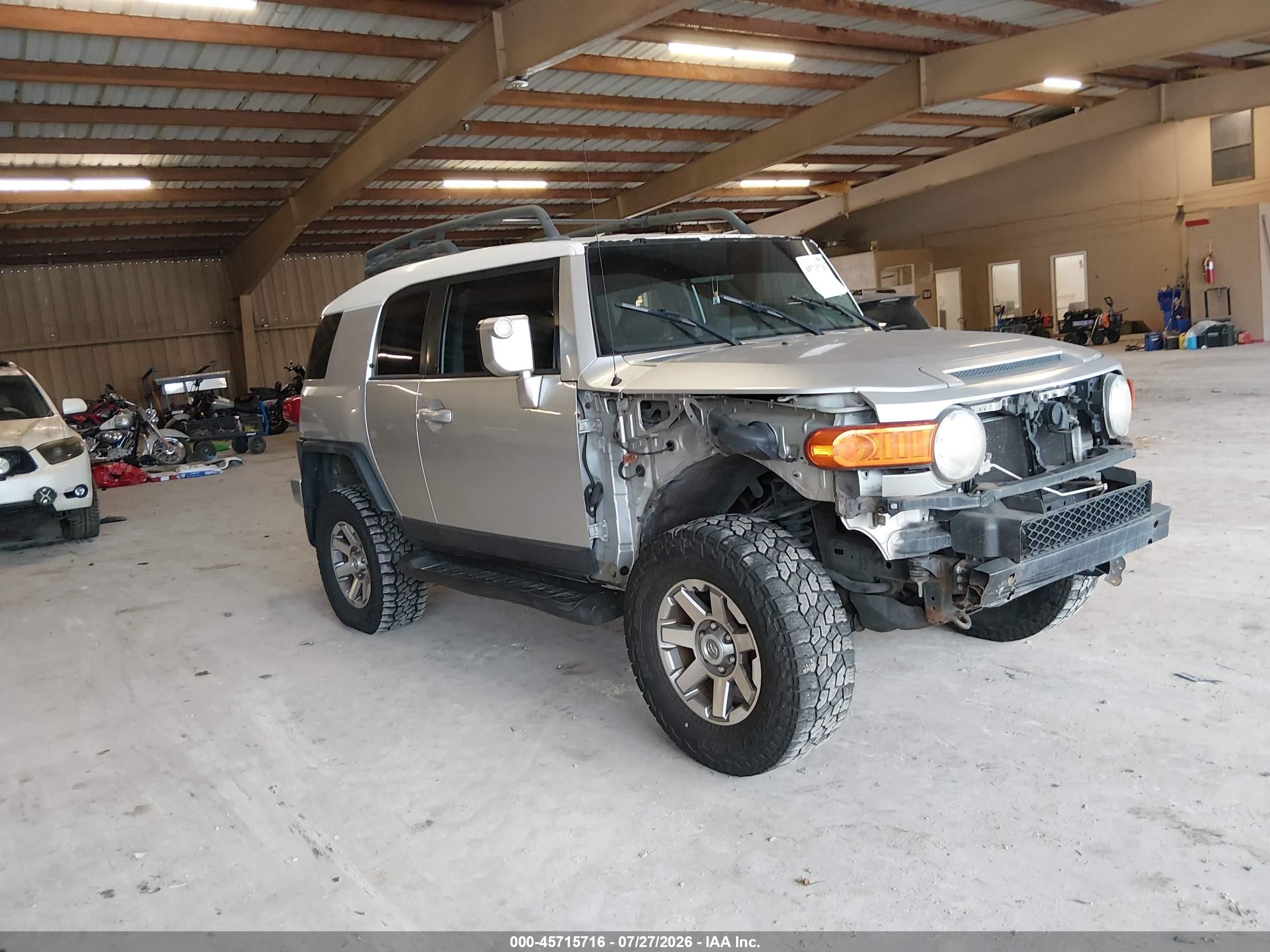 2007 Toyota Fj Cruiser   Silver vin: JTEBU11F370007956
