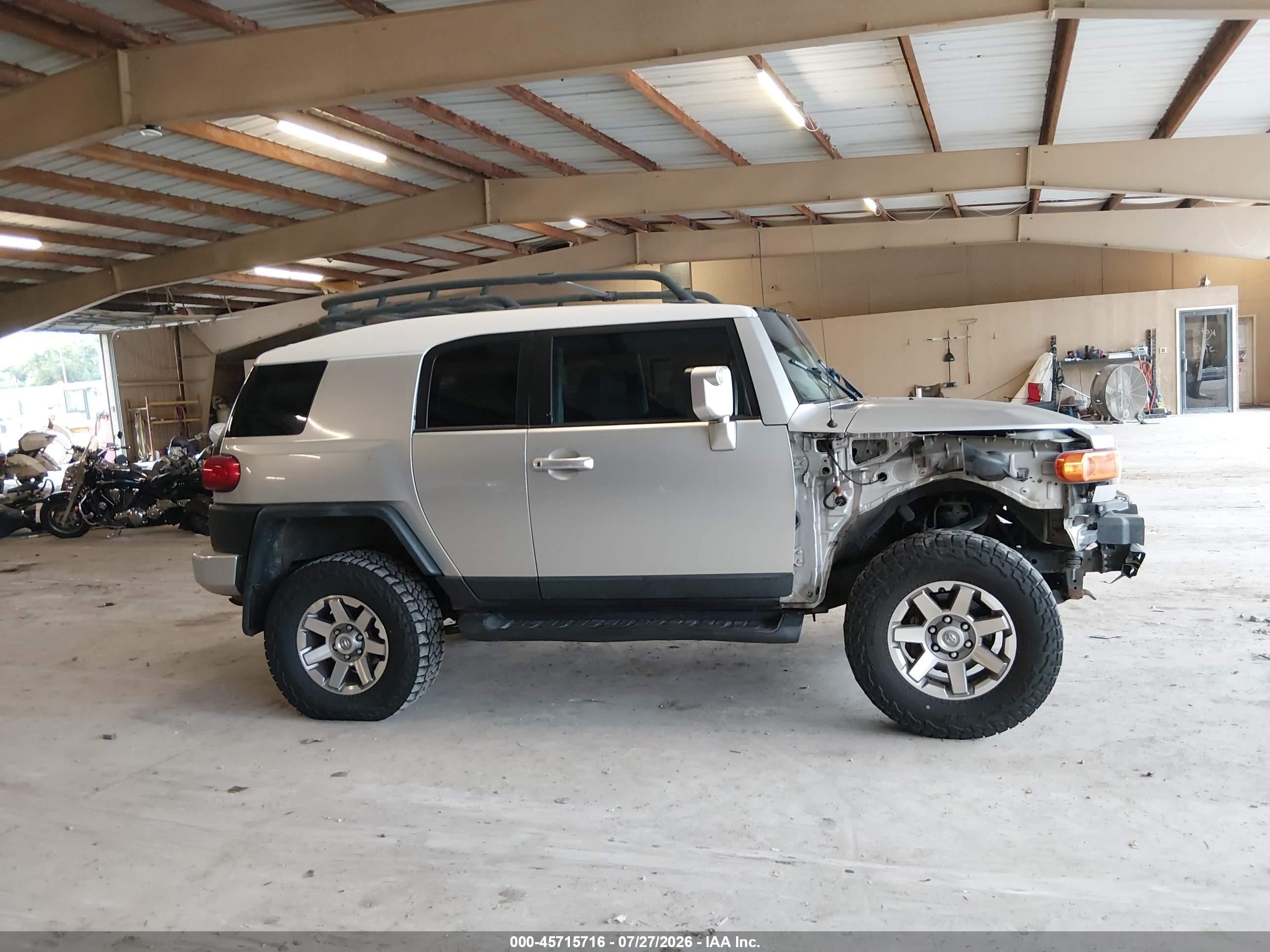 2007 Toyota Fj Cruiser   Silver vin: JTEBU11F370007956
