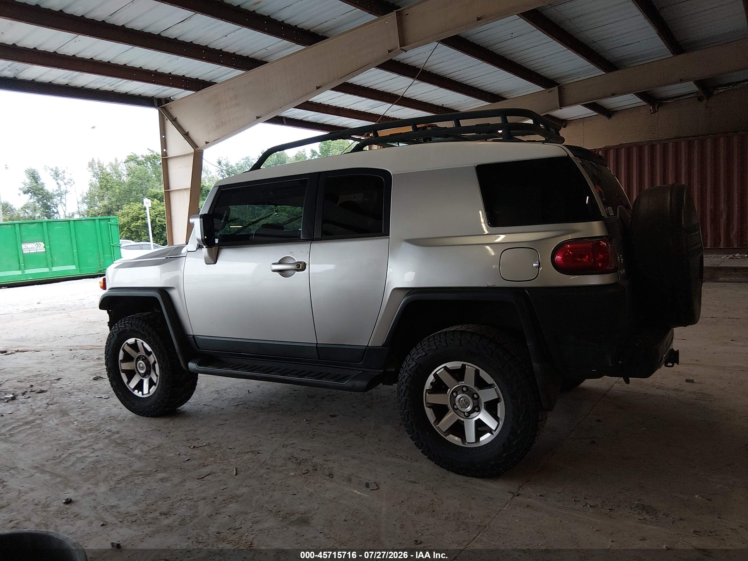 2007 Toyota Fj Cruiser   Silver vin: JTEBU11F370007956