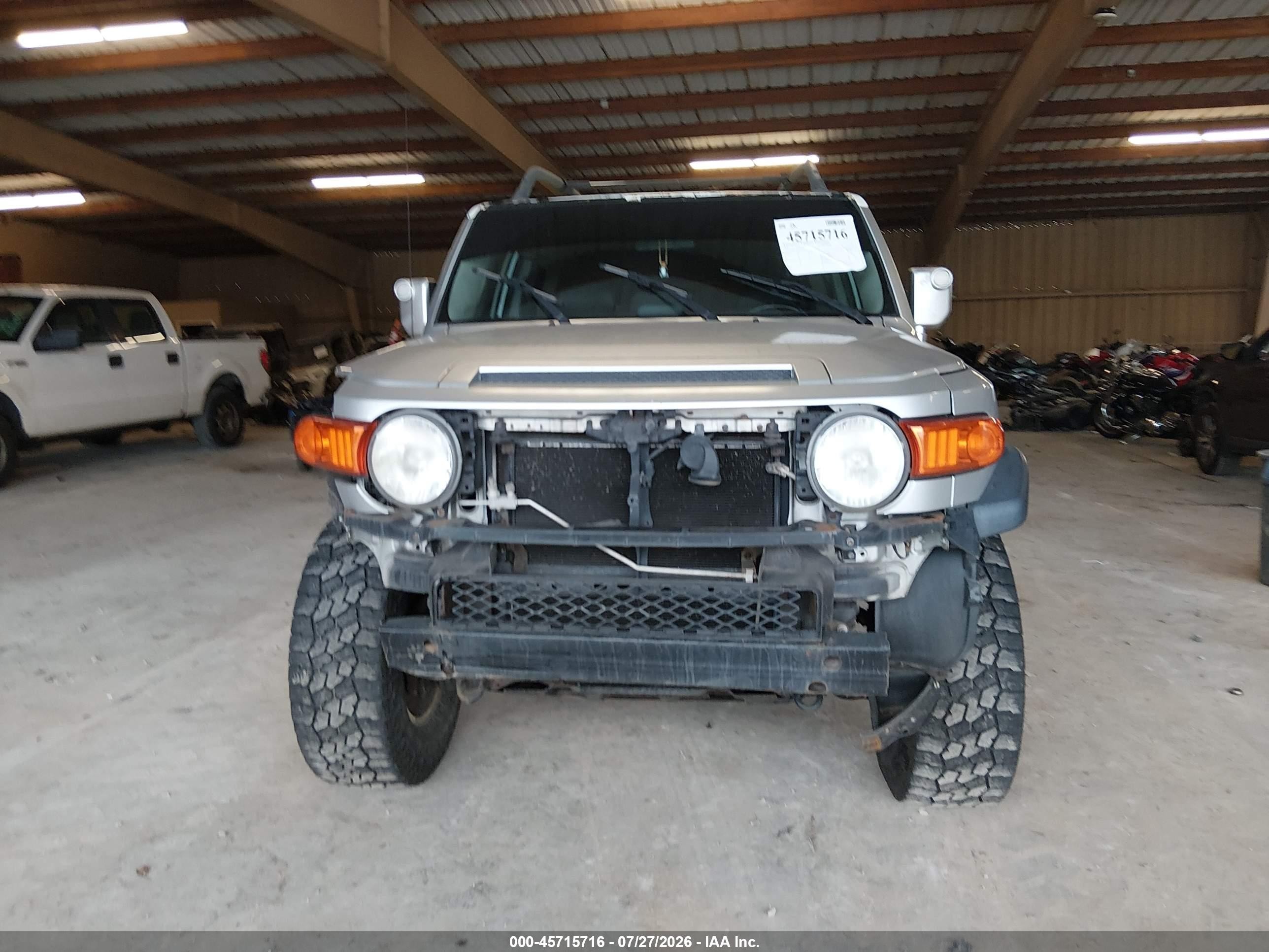 2007 Toyota Fj Cruiser   Silver vin: JTEBU11F370007956