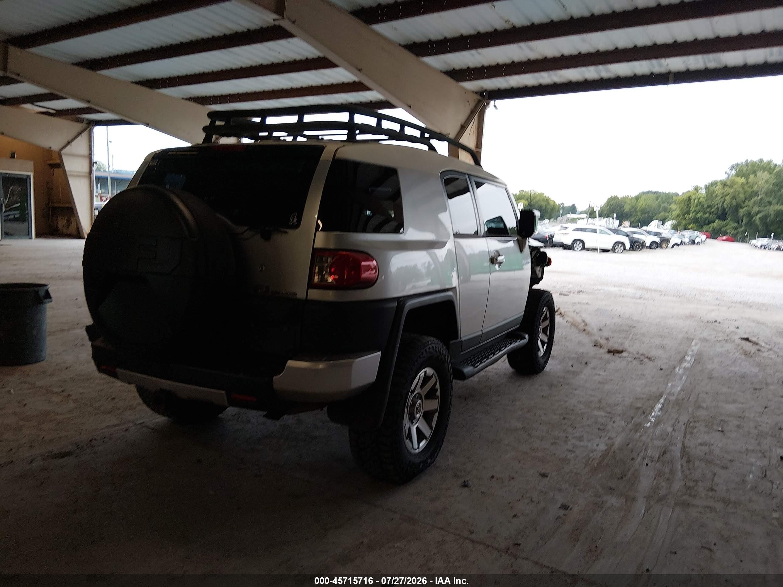 2007 Toyota Fj Cruiser   Silver vin: JTEBU11F370007956
