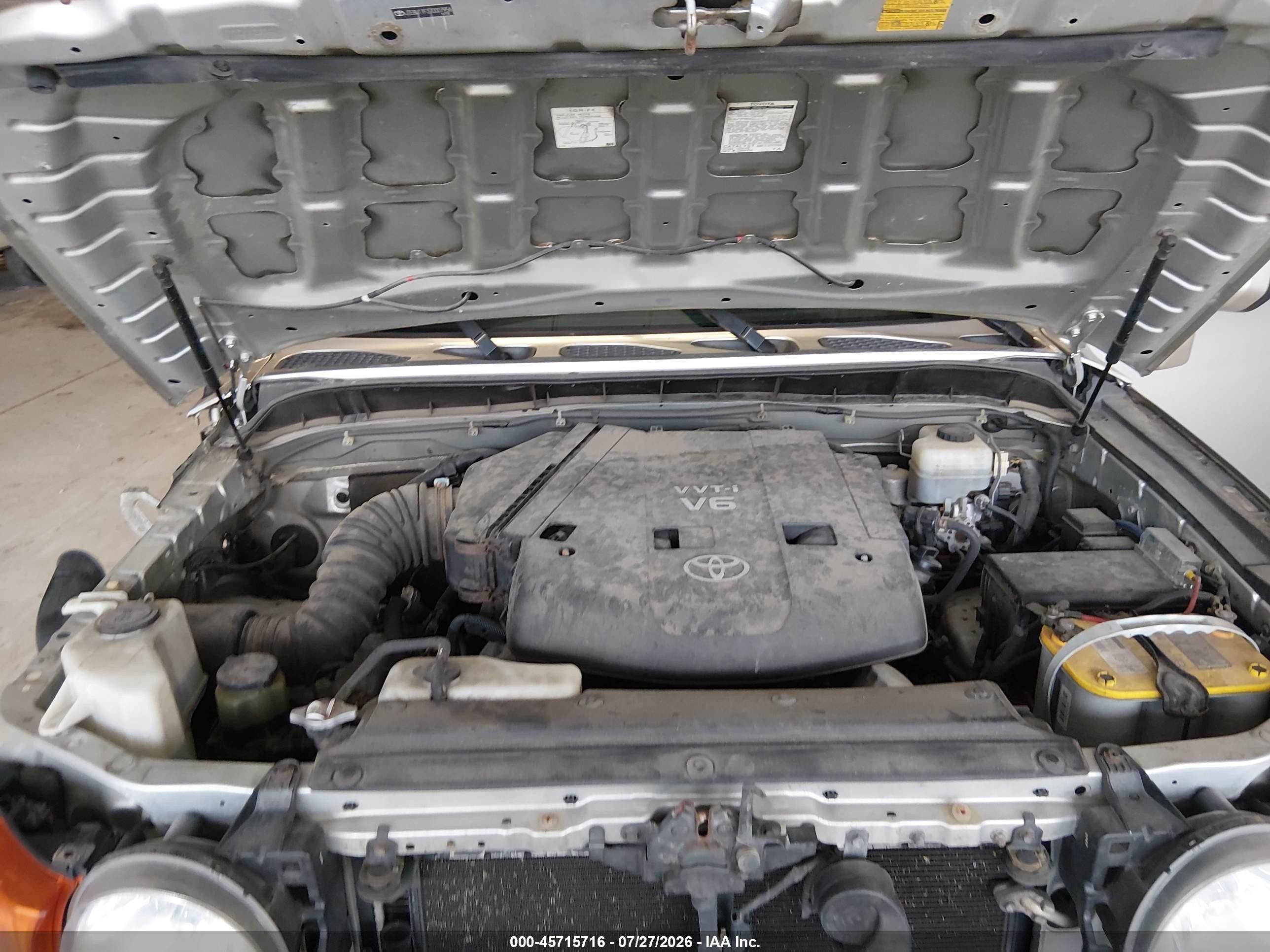 2007 Toyota Fj Cruiser   Silver vin: JTEBU11F370007956