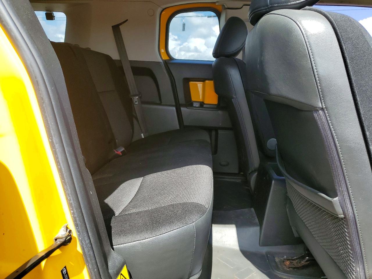 2007 Toyota Fj Cruiser Base Yellow vin: JTEBU11F370019556