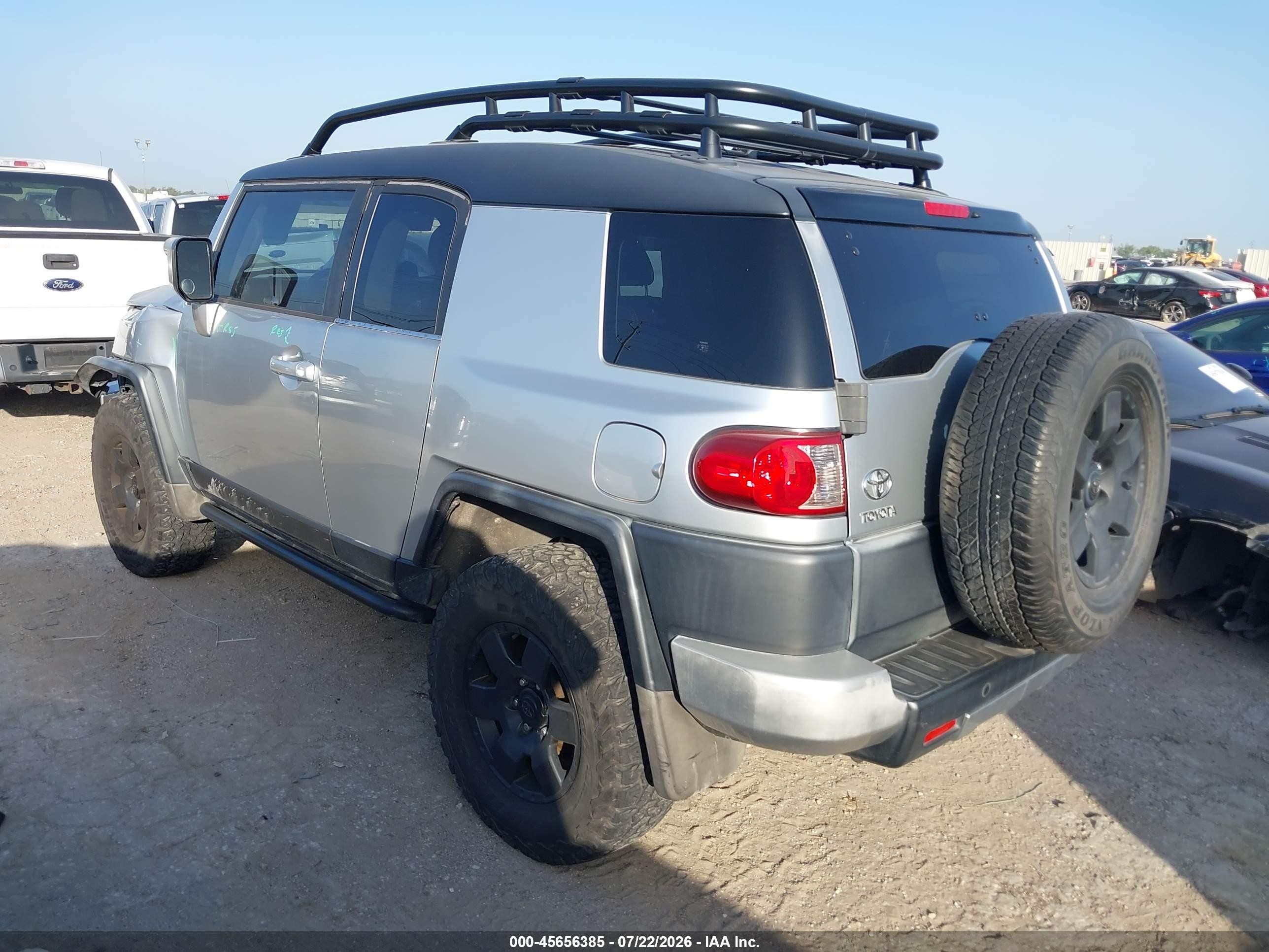 2007 Toyota Fj Cruiser   Silver vin: JTEBU11F370022554