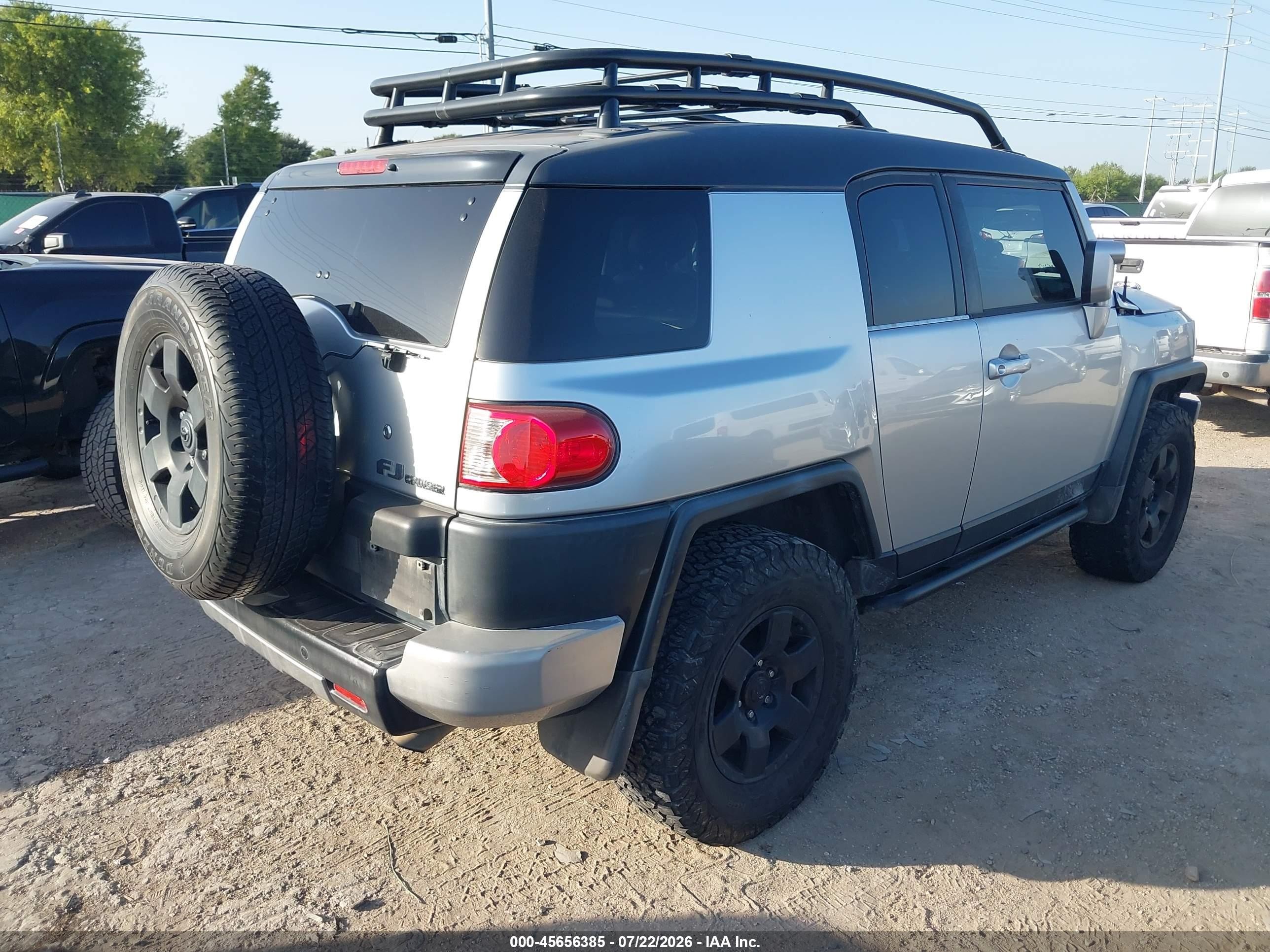 2007 Toyota Fj Cruiser   Silver vin: JTEBU11F370022554