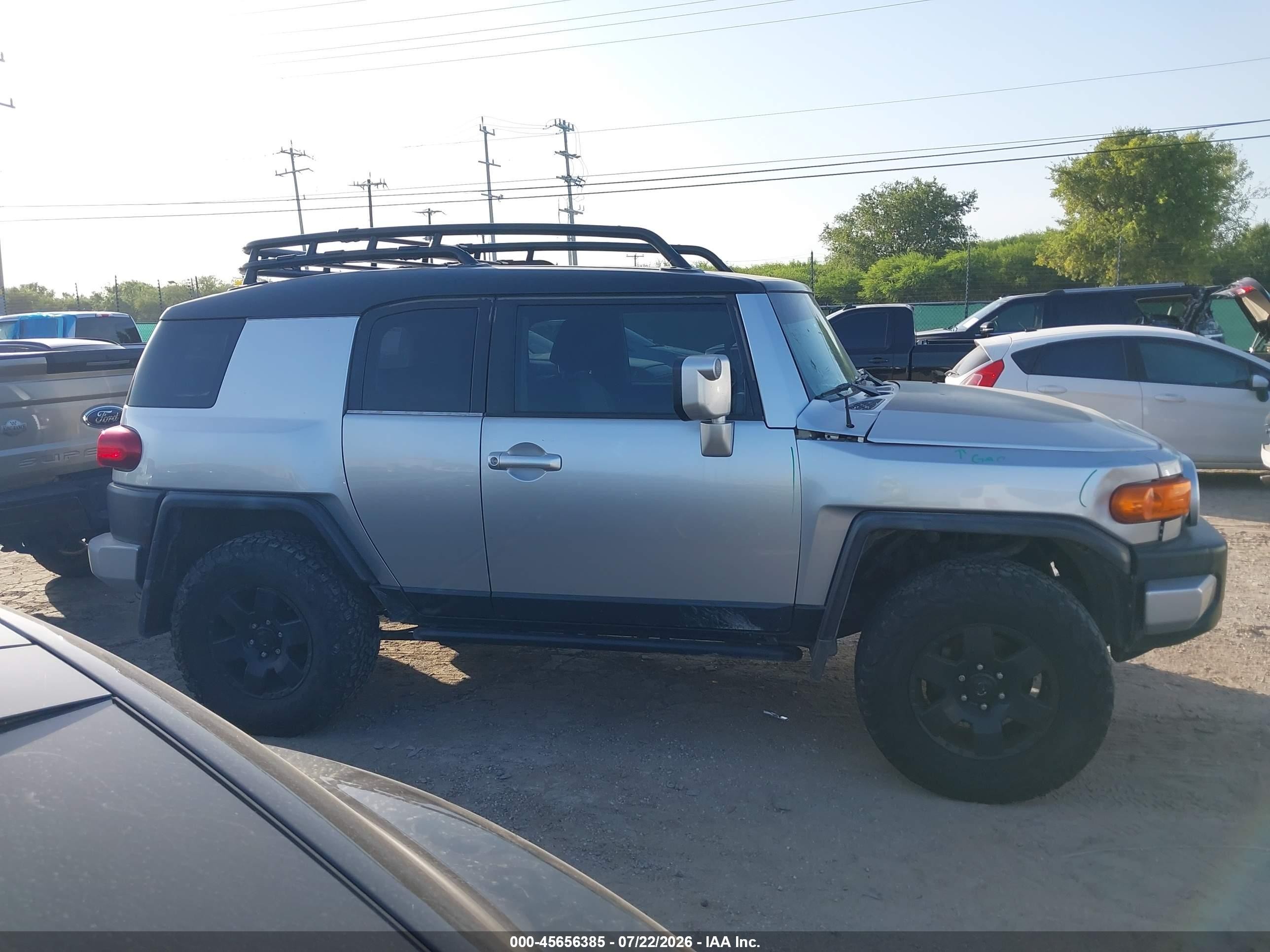 2007 Toyota Fj Cruiser   Silver vin: JTEBU11F370022554