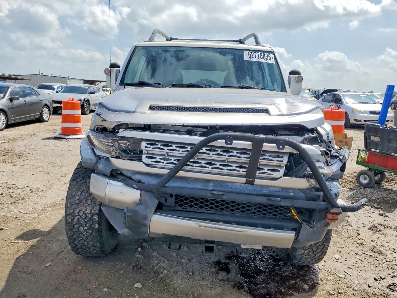 2007 Toyota Fj Cruiser Base Silver vin: JTEBU11F370050077