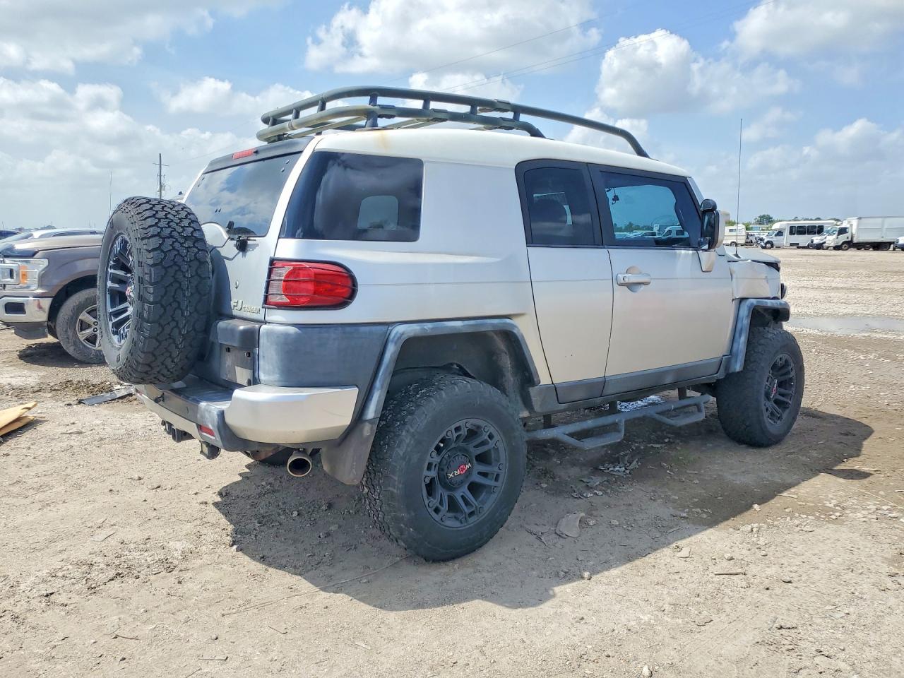 2007 Toyota Fj Cruiser Base Silver vin: JTEBU11F370050077