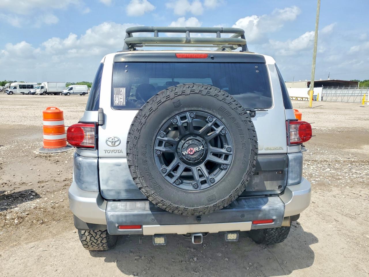 2007 Toyota Fj Cruiser Base Silver vin: JTEBU11F370050077