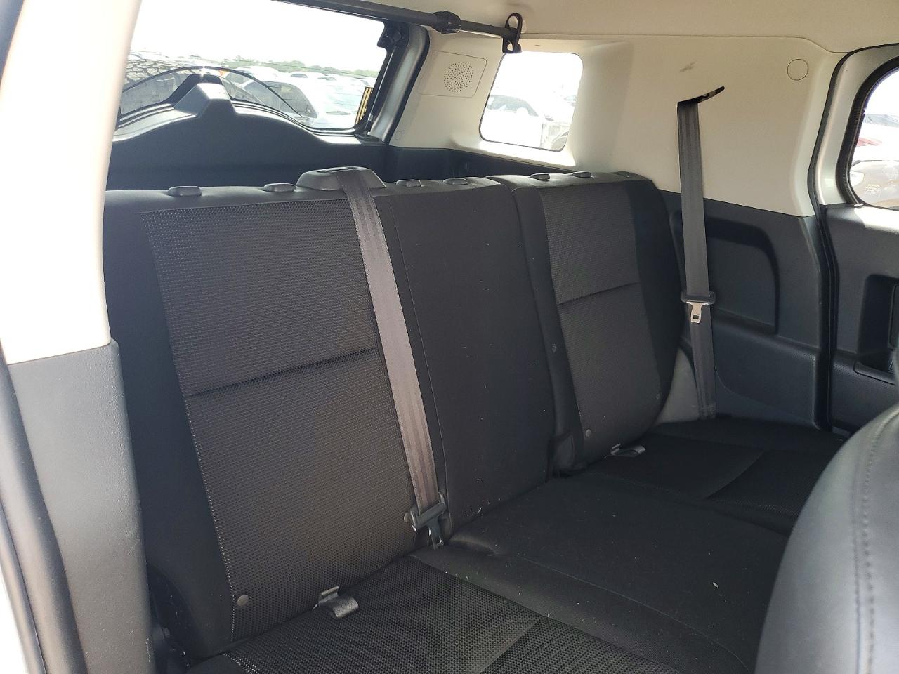 2007 Toyota Fj Cruiser Base Silver vin: JTEBU11F370050077