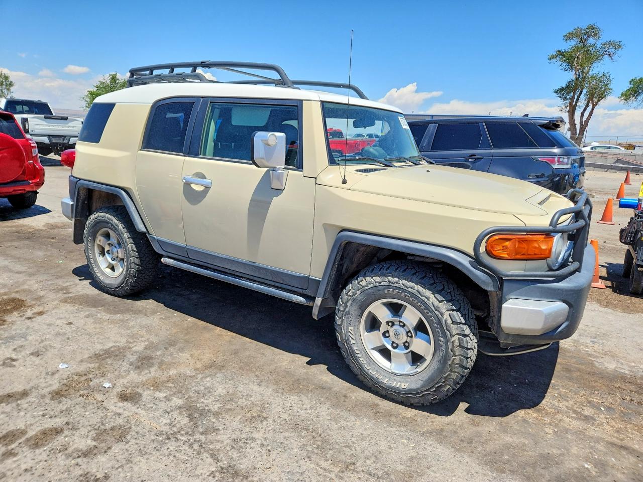 2008 Toyota Fj Cruiser Base Бежевый vin: JTEBU11F38K049680