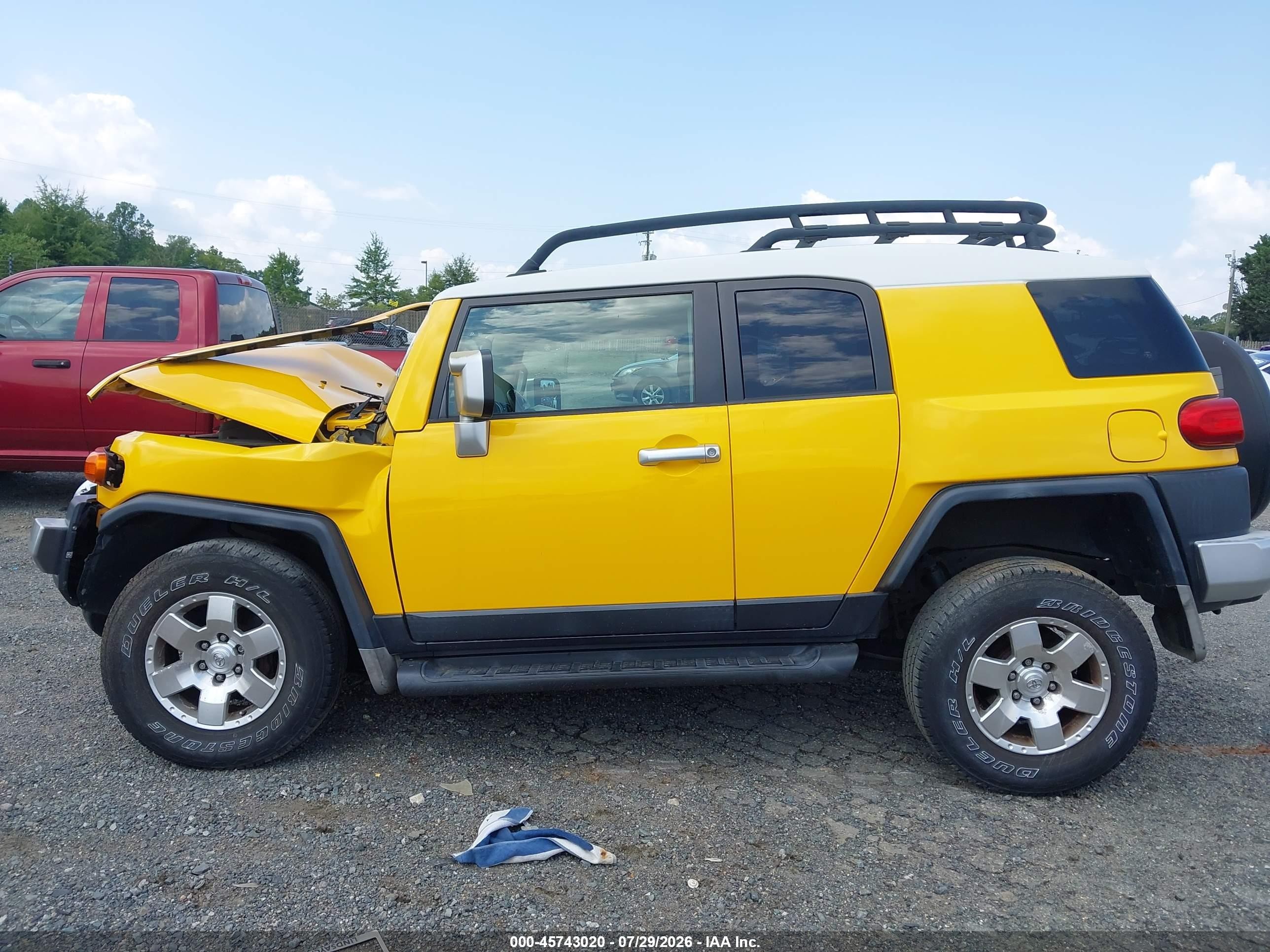 2007 Toyota Fj Cruiser   Yellow vin: JTEBU11F470018853
