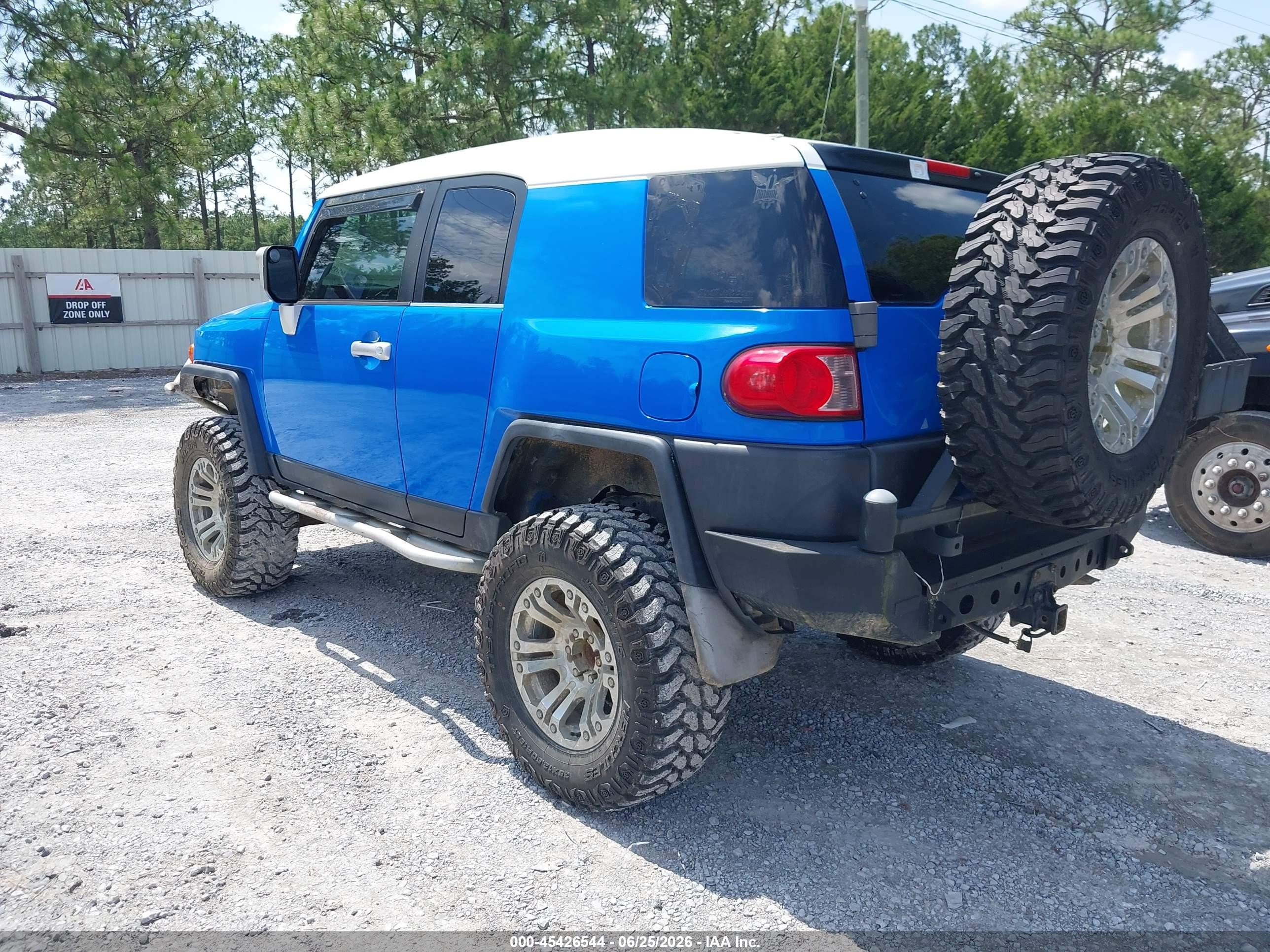 2007 Toyota Fj Cruiser   Blue vin: JTEBU11F470021932