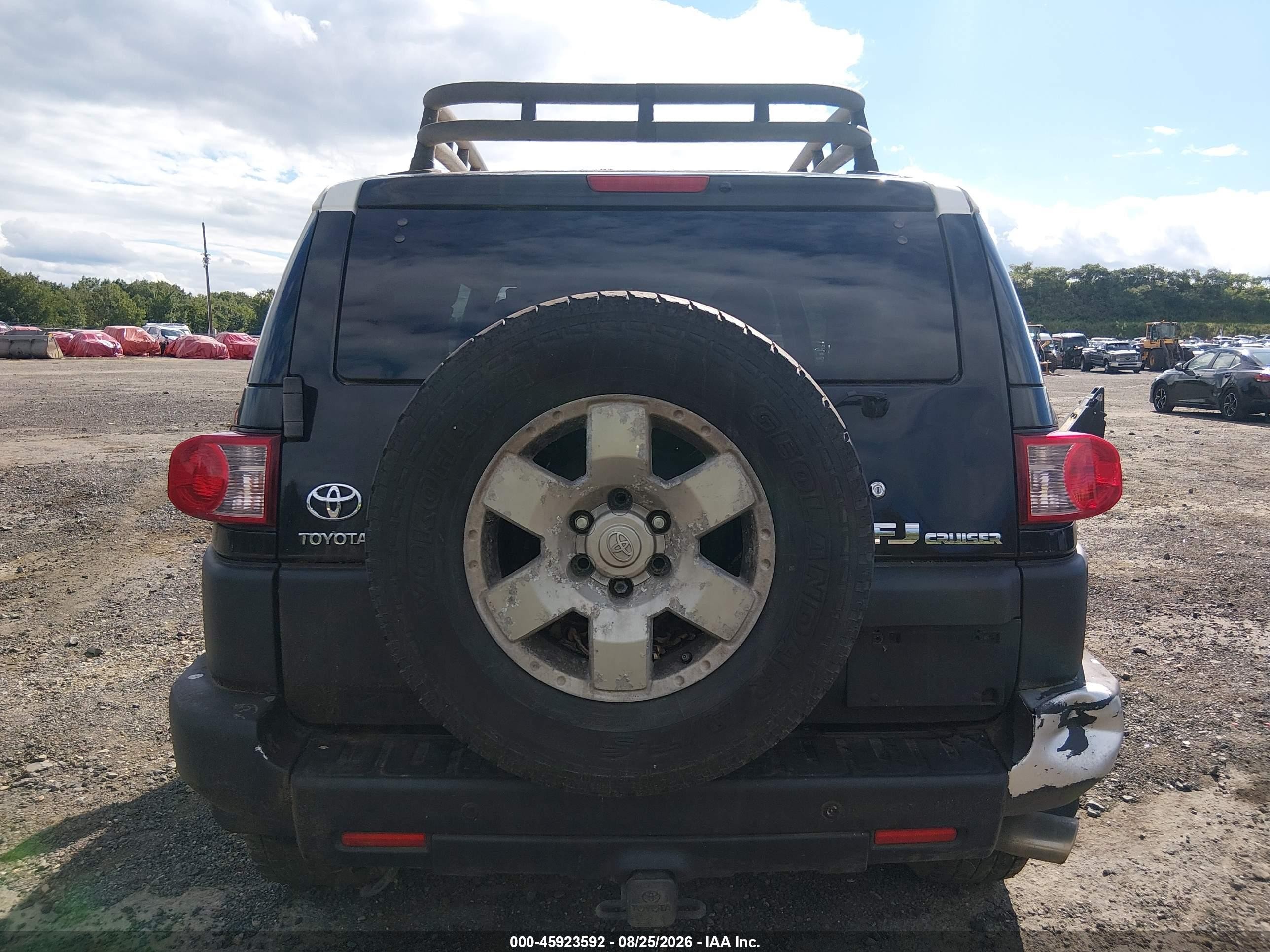 2007 Toyota Fj Cruiser   Black vin: JTEBU11F470024877