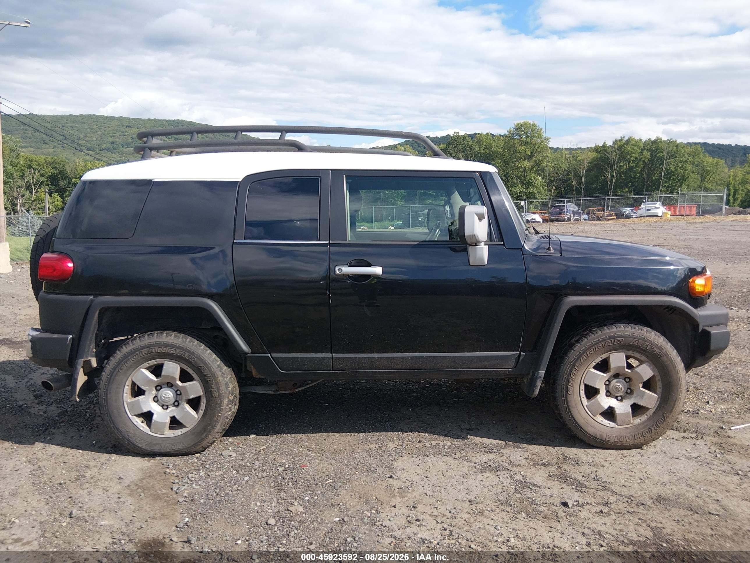 2007 Toyota Fj Cruiser   Black vin: JTEBU11F470024877