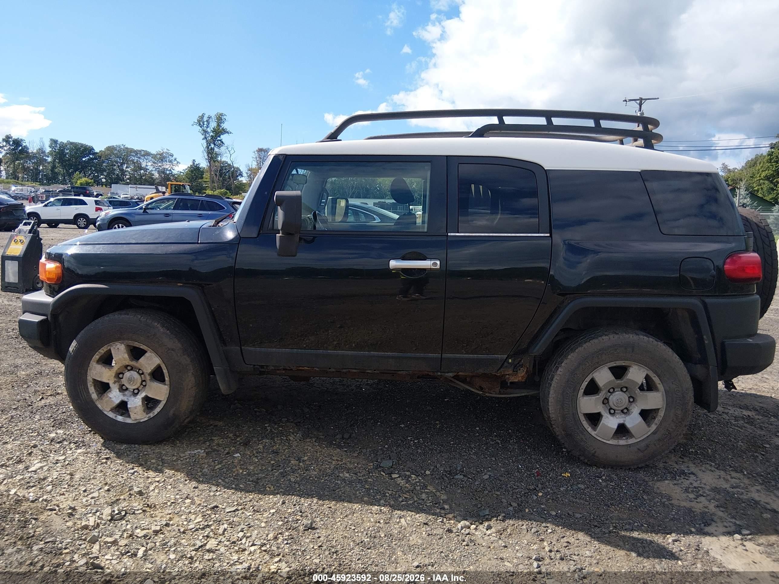 2007 Toyota Fj Cruiser   Black vin: JTEBU11F470024877