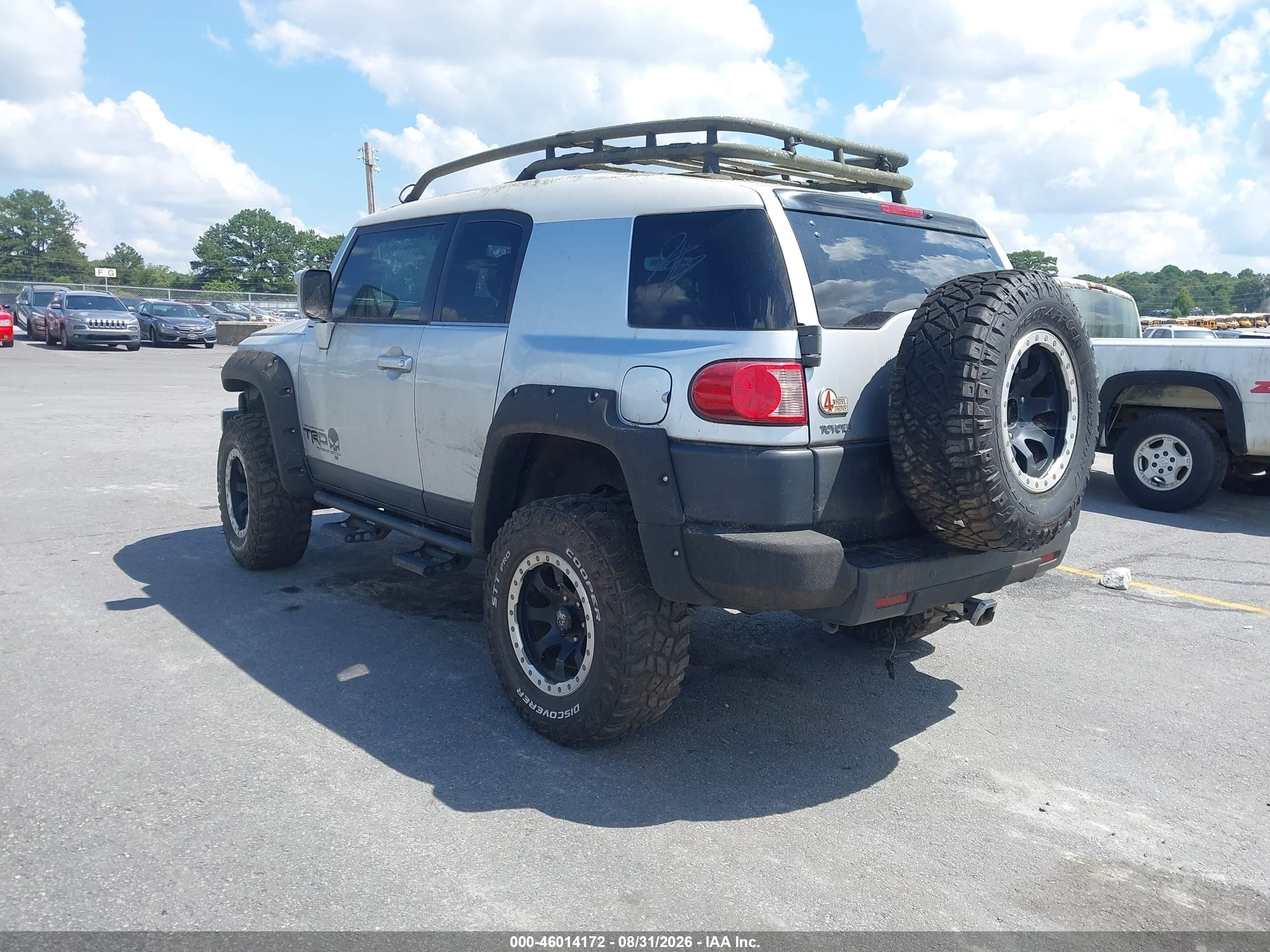 2007 Toyota Fj Cruiser   Silver vin: JTEBU11F470027522