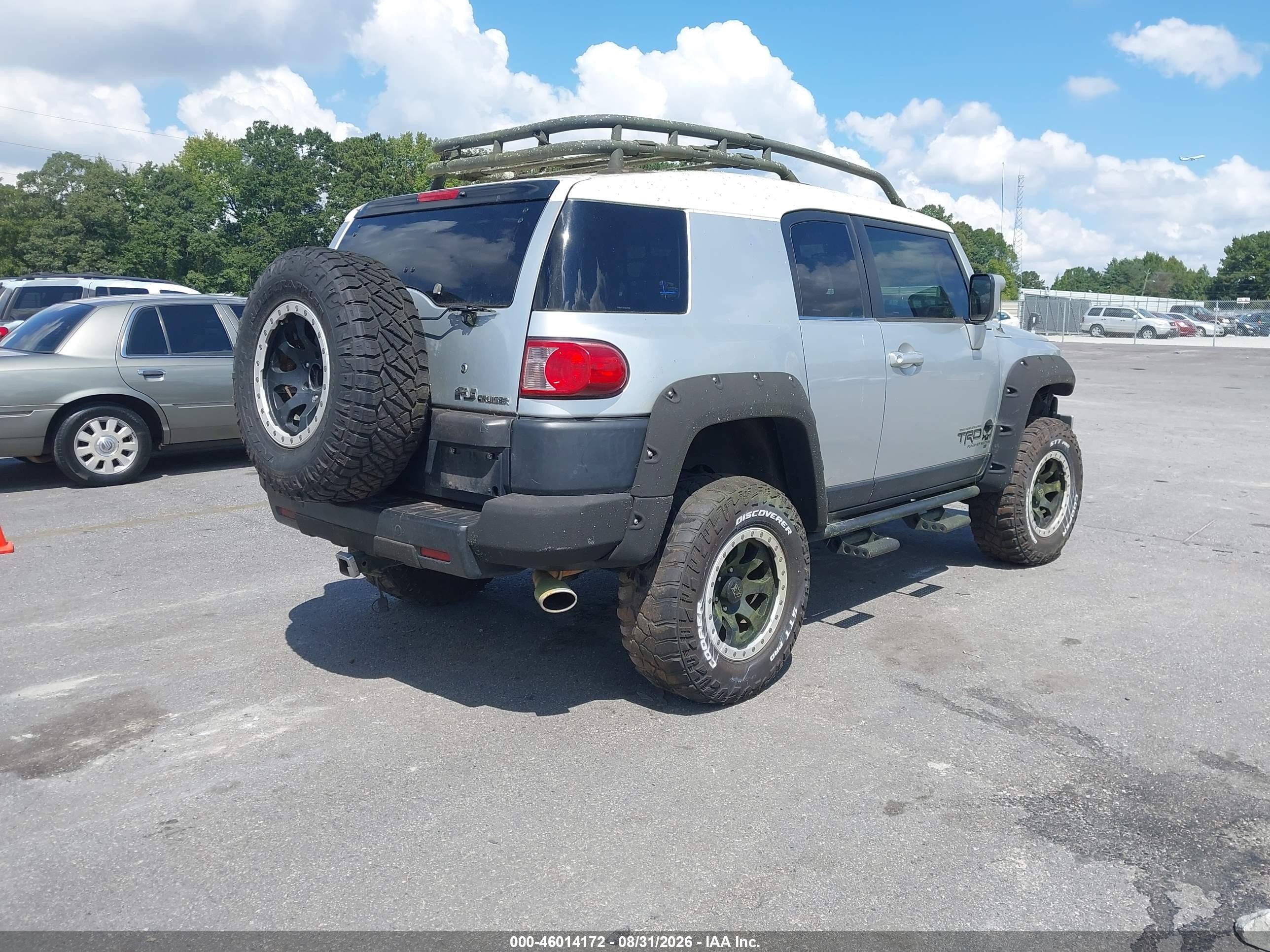 2007 Toyota Fj Cruiser   Silver vin: JTEBU11F470027522