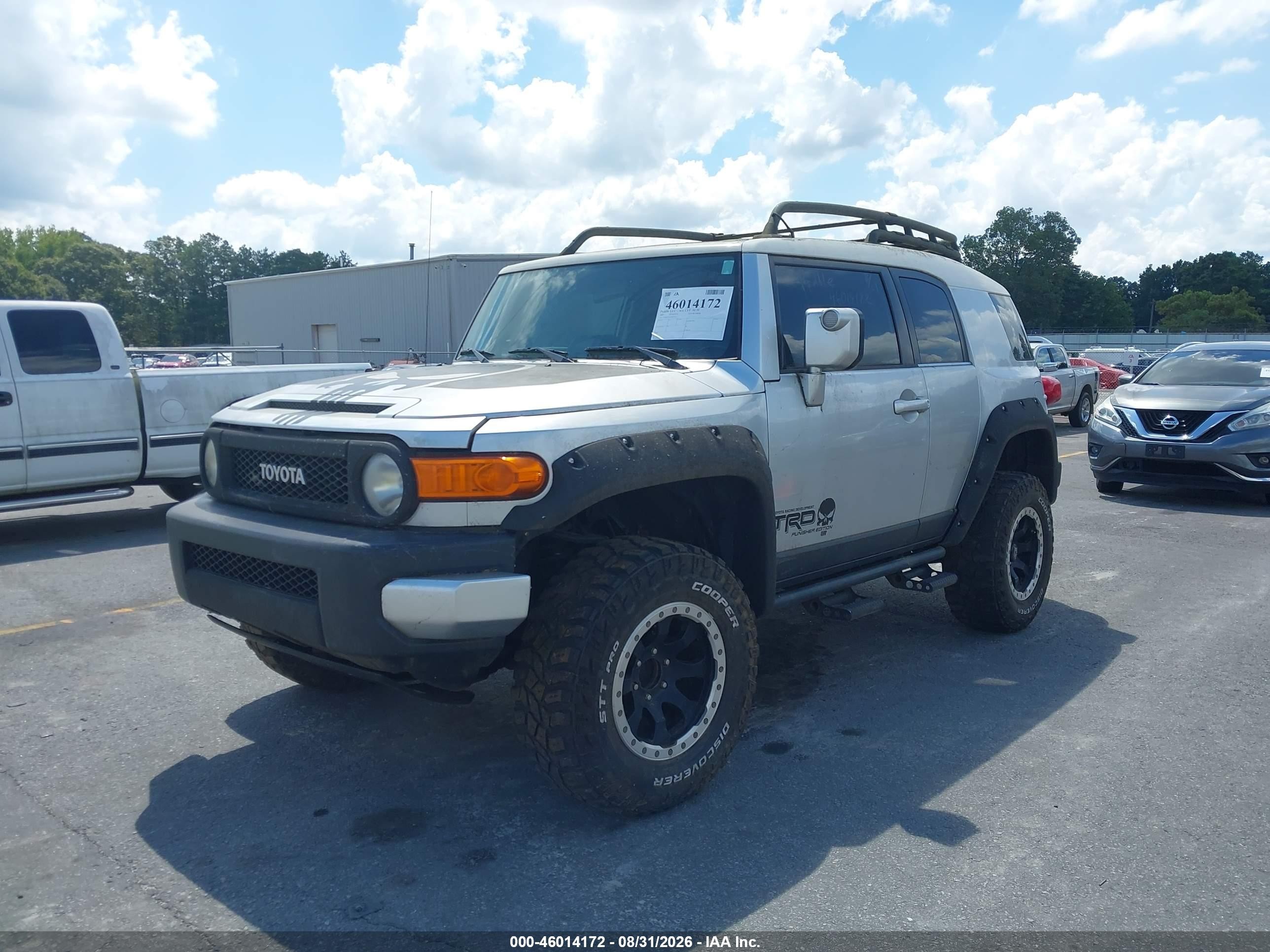 2007 Toyota Fj Cruiser   Silver vin: JTEBU11F470027522