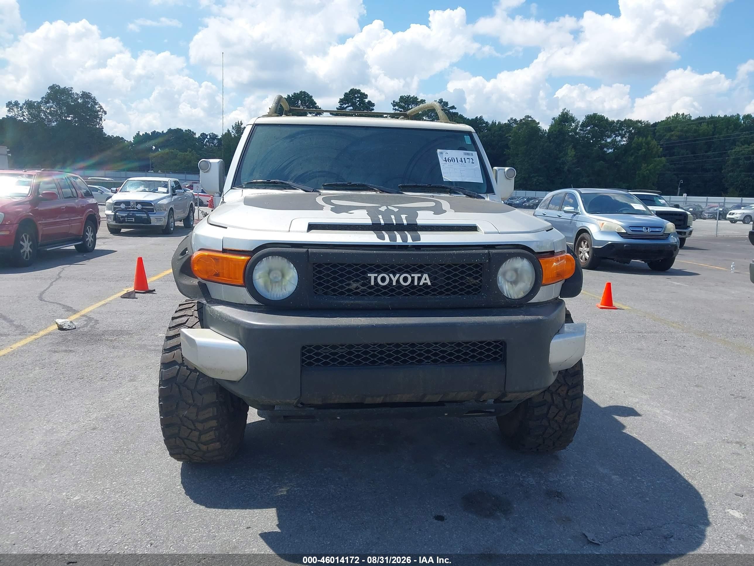 2007 Toyota Fj Cruiser   Silver vin: JTEBU11F470027522