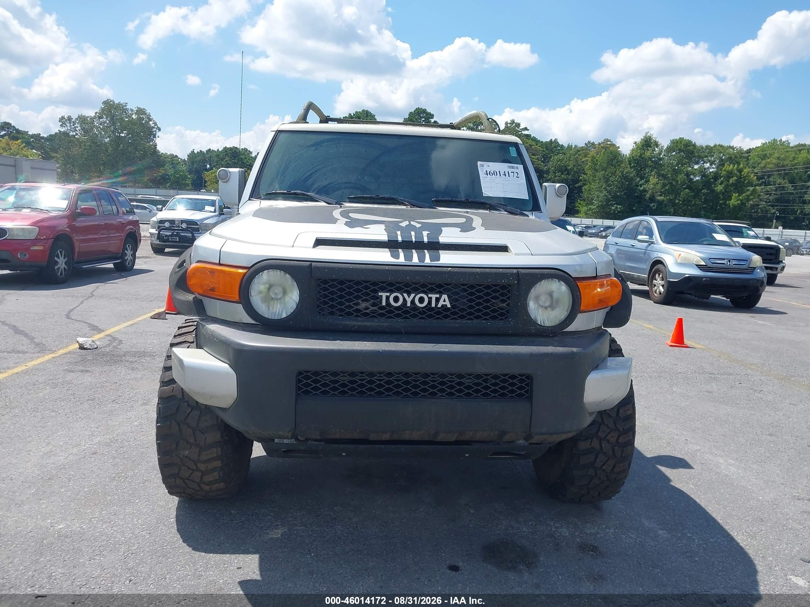 2007 Toyota Fj Cruiser   Silver vin: JTEBU11F470027522