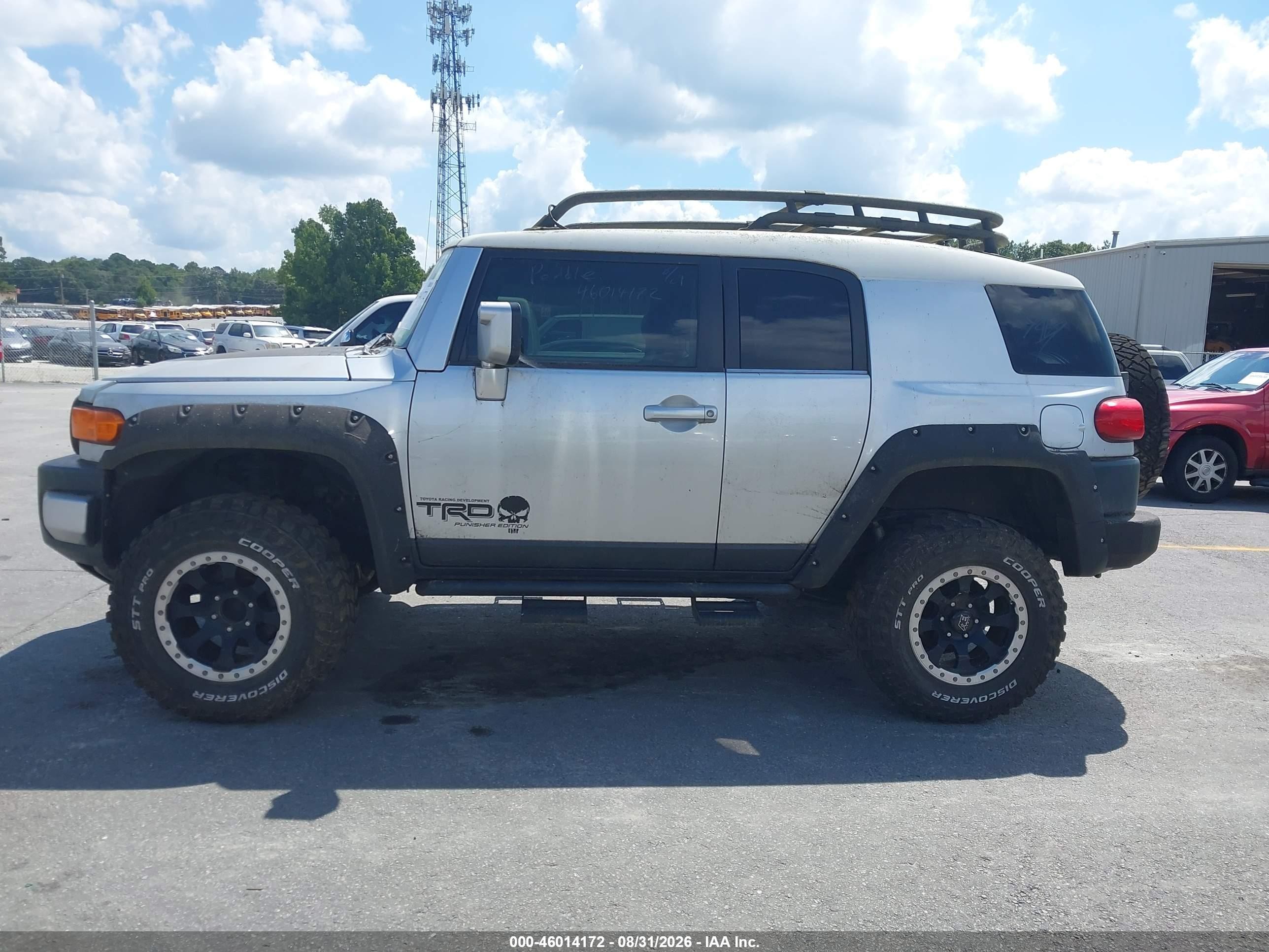2007 Toyota Fj Cruiser   Silver vin: JTEBU11F470027522