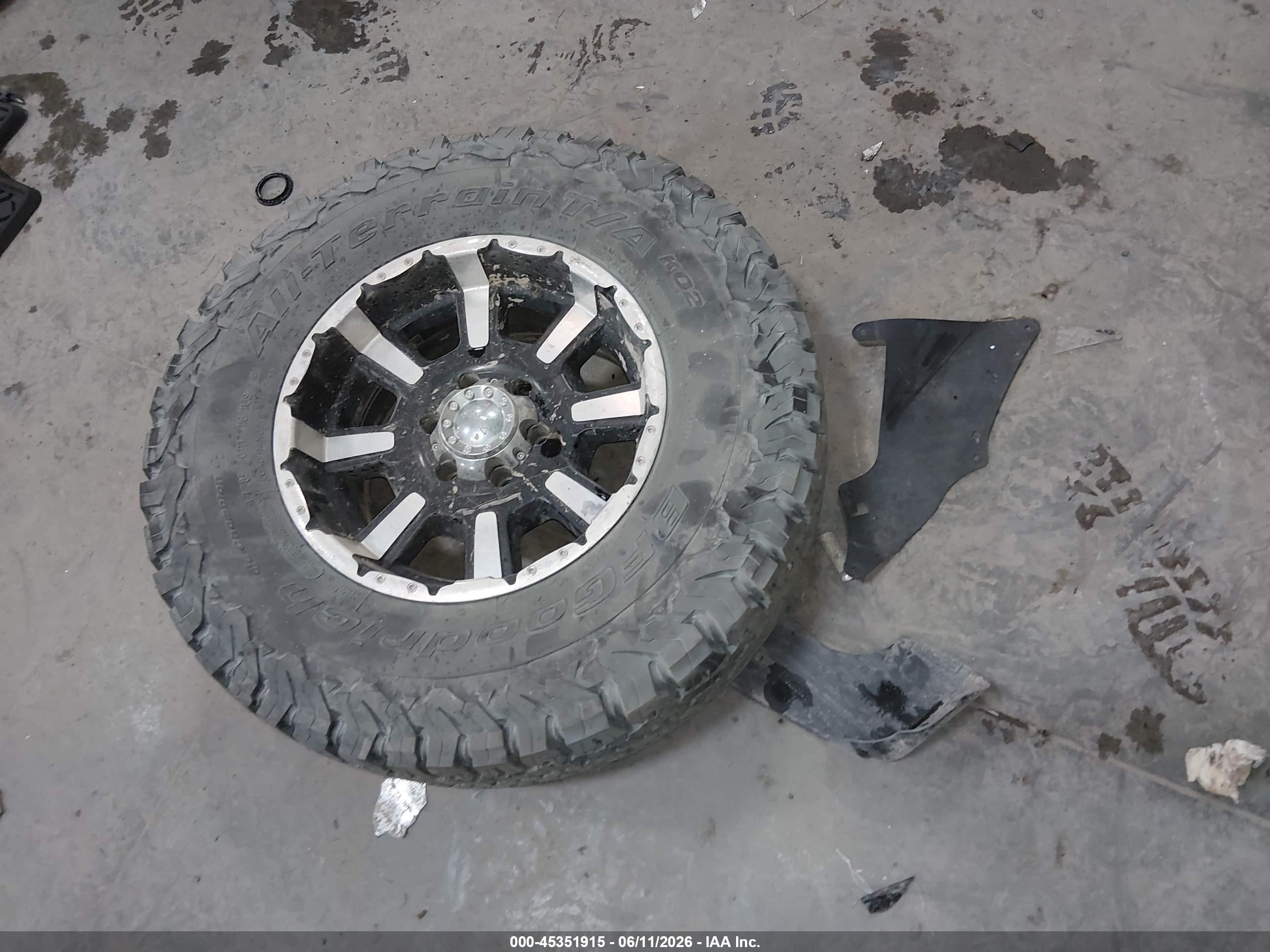2007 Toyota Fj Cruiser   Silver vin: JTEBU11F470071567