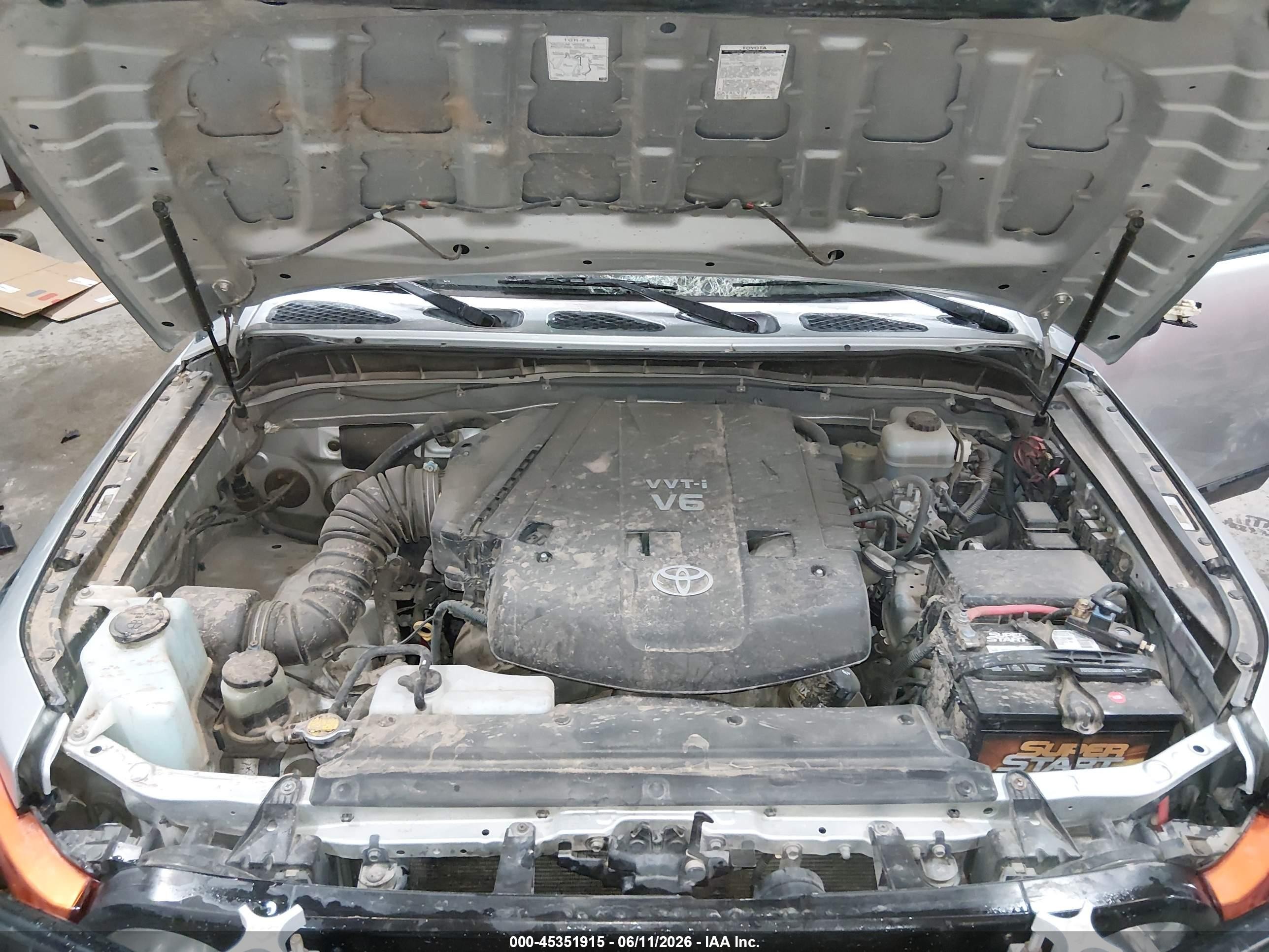 2007 Toyota Fj Cruiser   Silver vin: JTEBU11F470071567