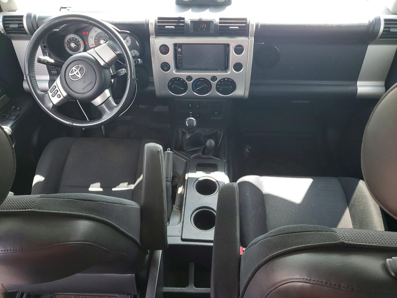 2007 Toyota Fj Cruiser Base Silver vin: JTEBU11F470083671