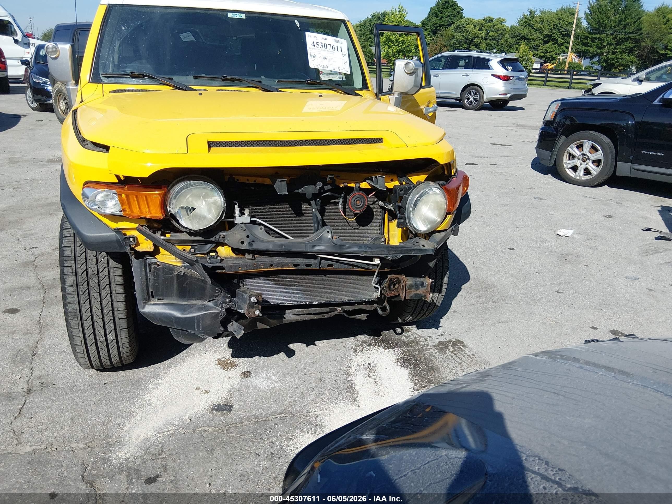 2007 Toyota Fj Cruiser   Yellow vin: JTEBU11F470096002