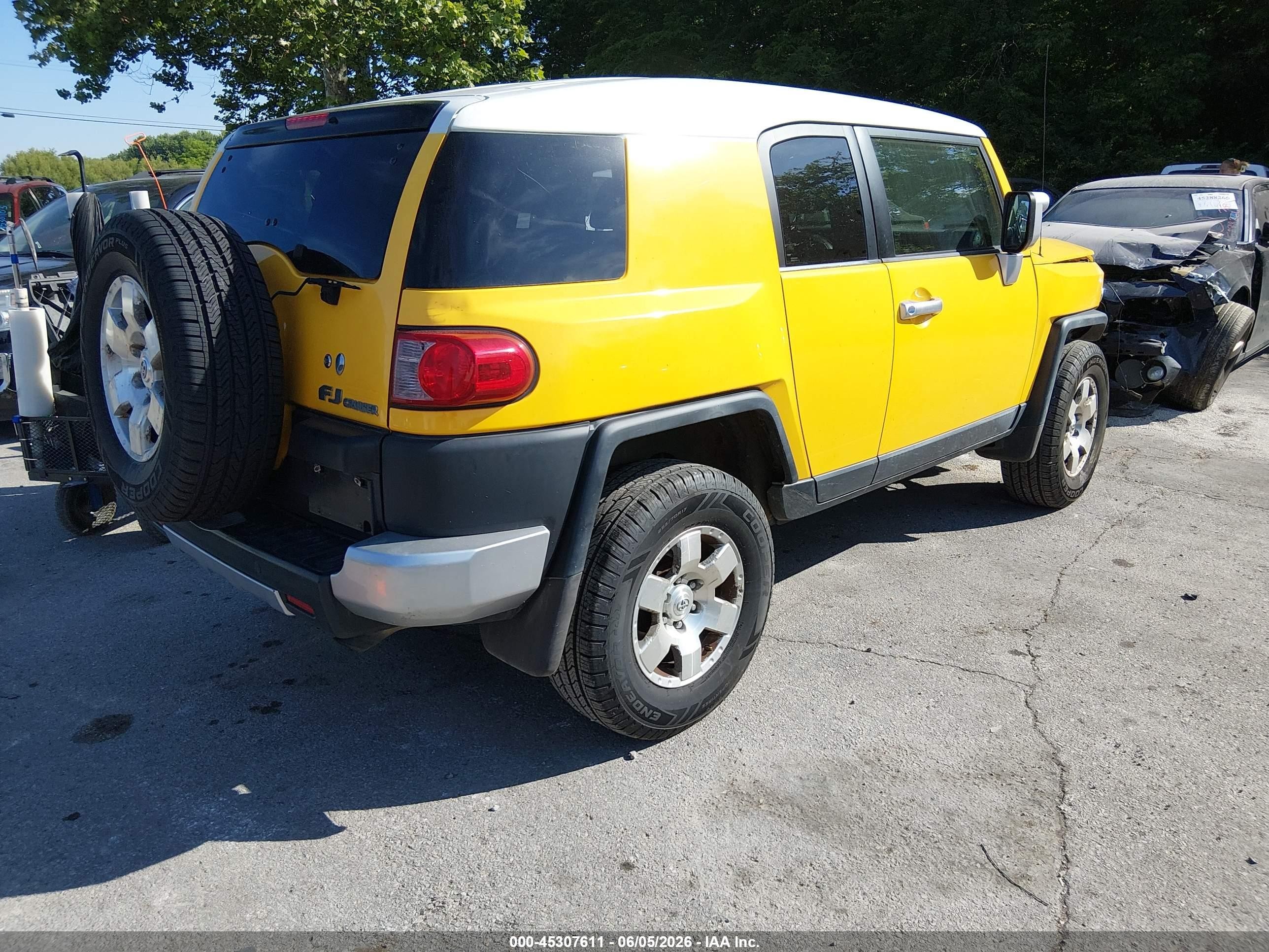 2007 Toyota Fj Cruiser   Yellow vin: JTEBU11F470096002