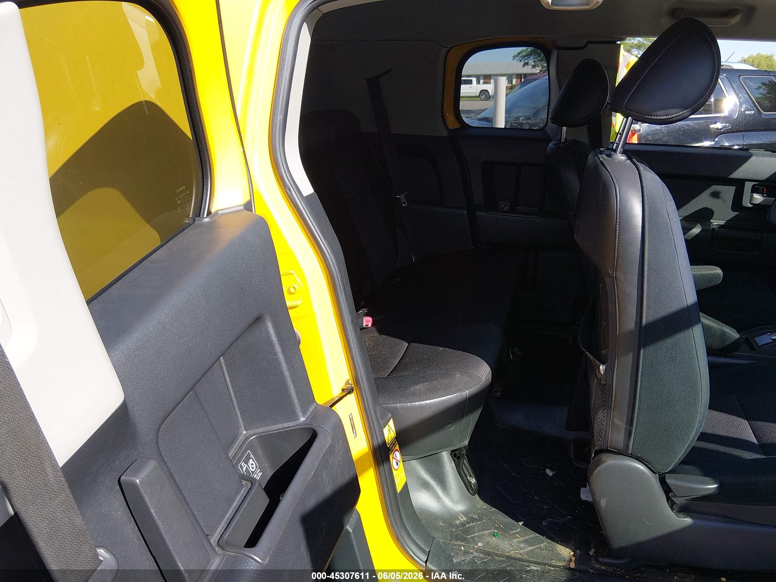 2007 Toyota Fj Cruiser   Yellow vin: JTEBU11F470096002