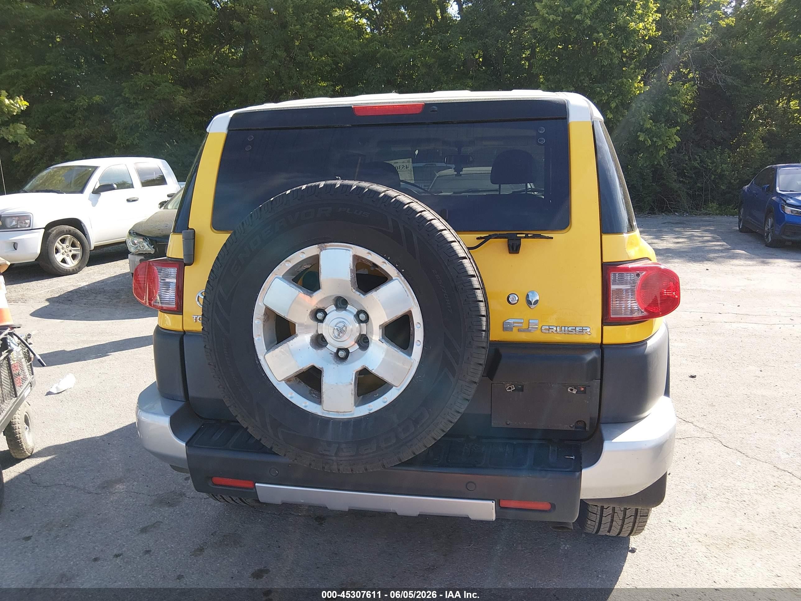 2007 Toyota Fj Cruiser   Yellow vin: JTEBU11F470096002