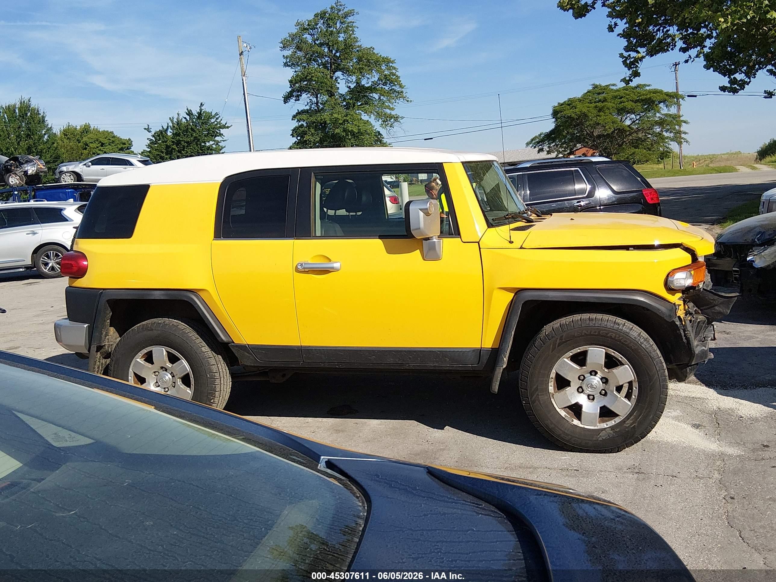 2007 Toyota Fj Cruiser   Yellow vin: JTEBU11F470096002