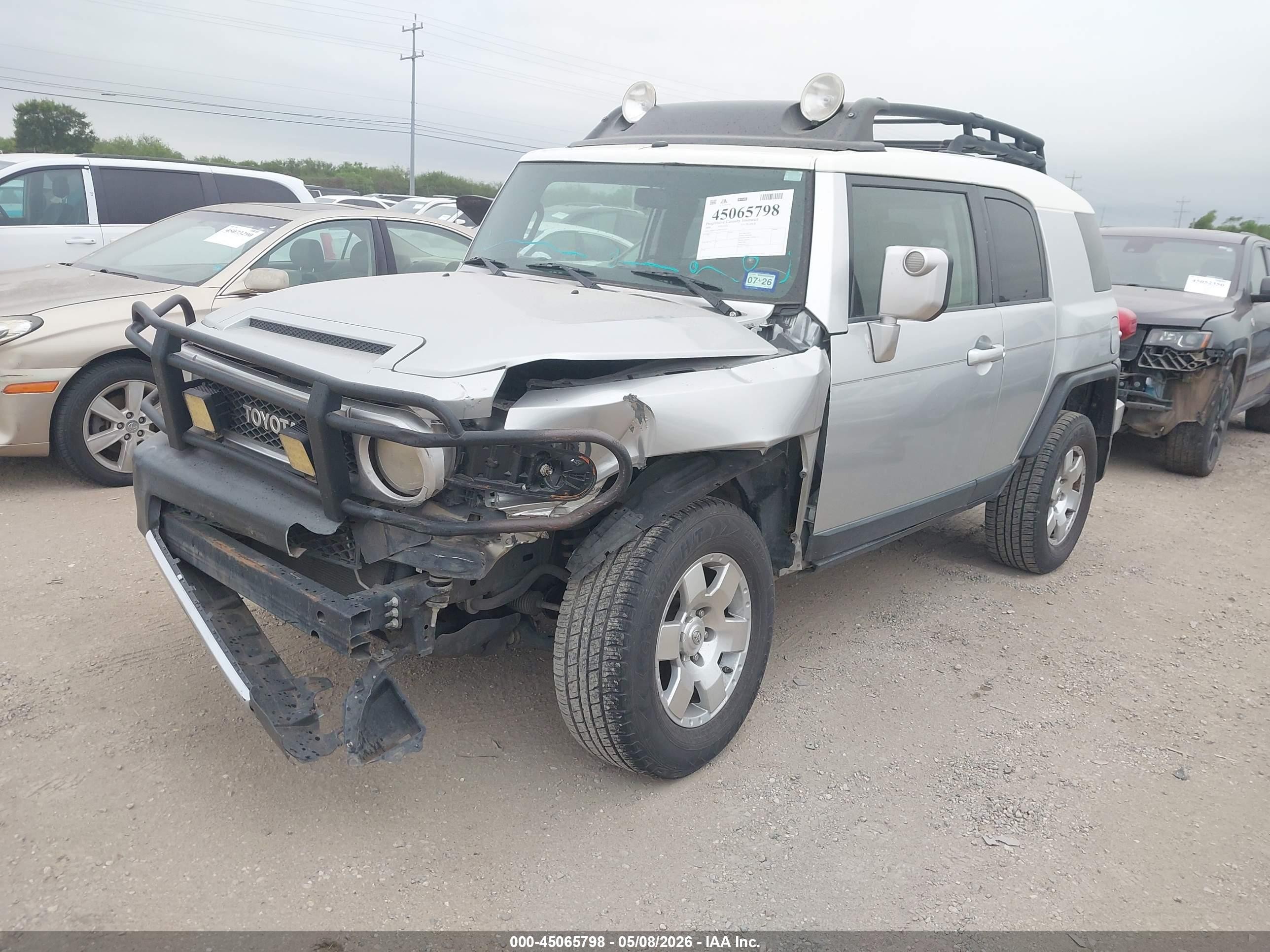 2008 Toyota Fj Cruiser   Silver vin: JTEBU11F480103614