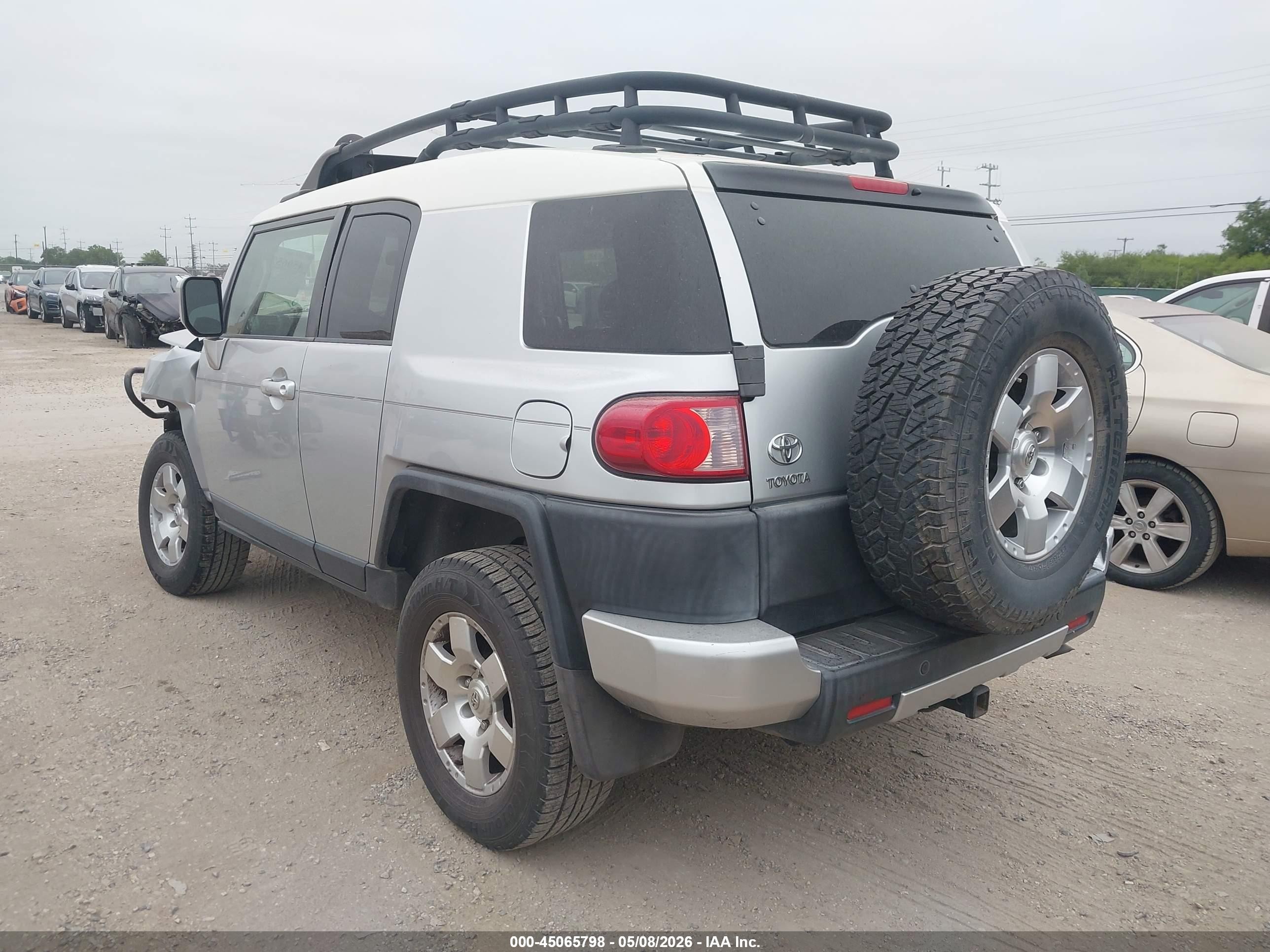 2008 Toyota Fj Cruiser   Silver vin: JTEBU11F480103614