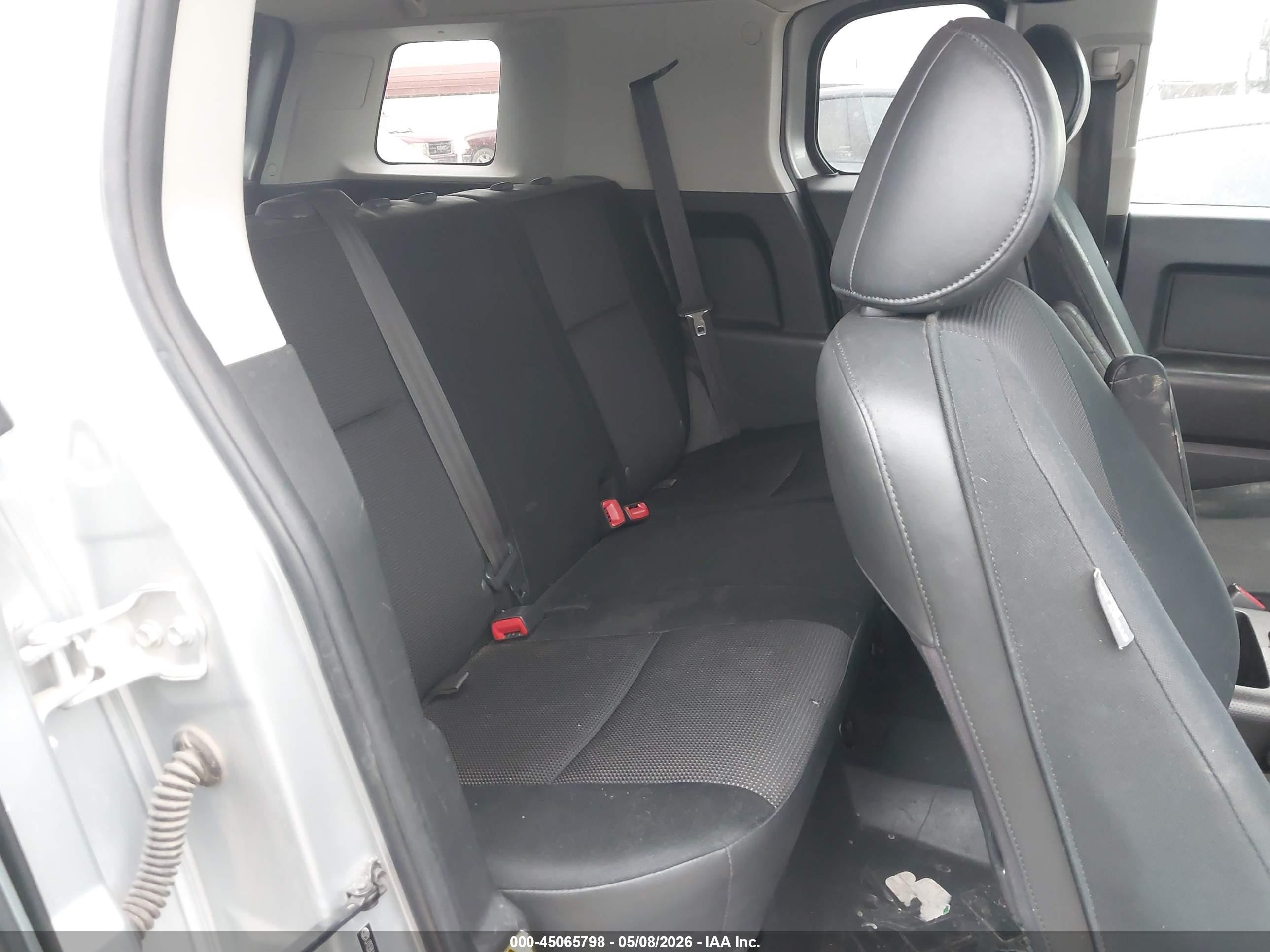 2008 Toyota Fj Cruiser   Silver vin: JTEBU11F480103614