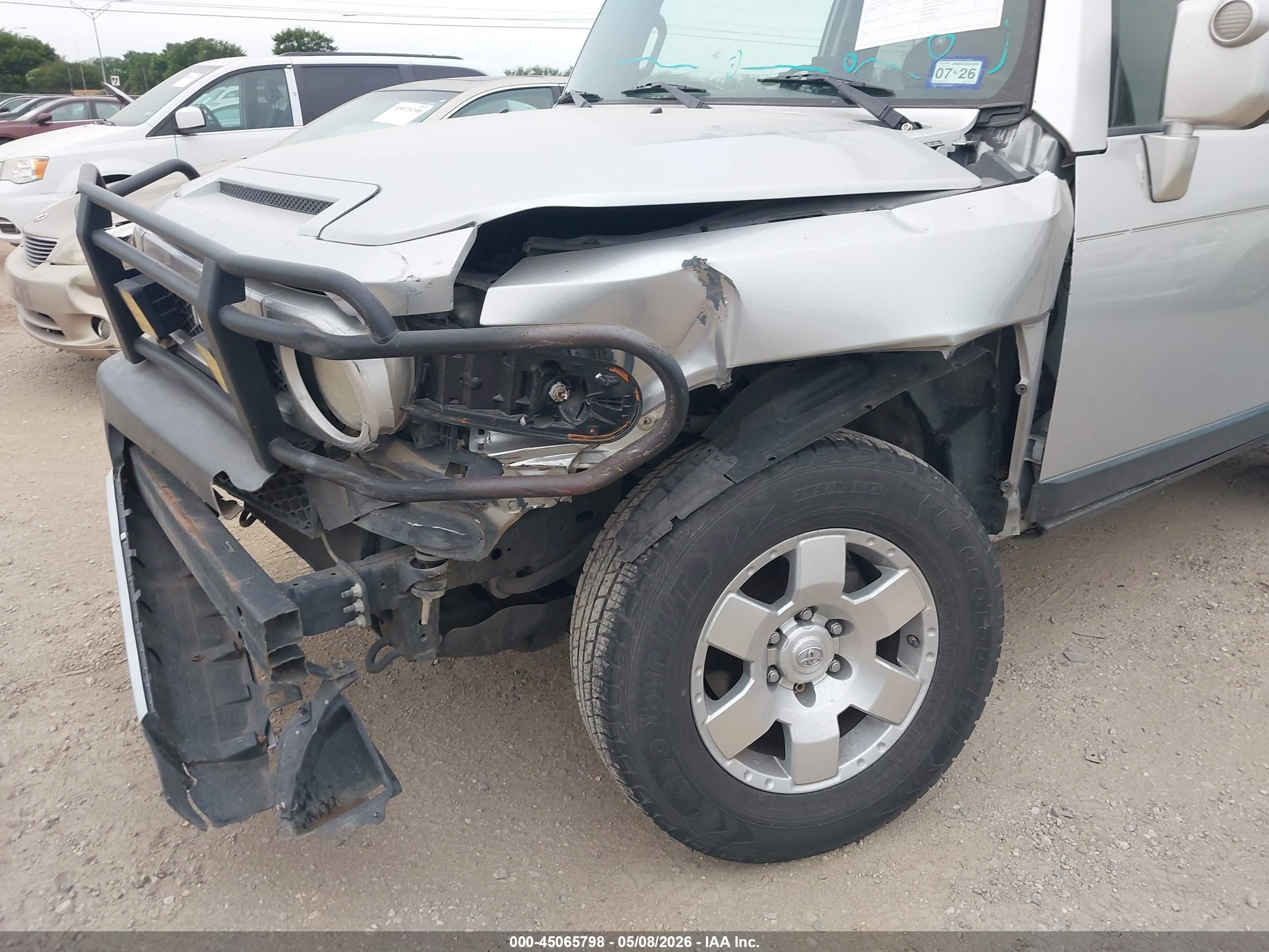 2008 Toyota Fj Cruiser   Silver vin: JTEBU11F480103614